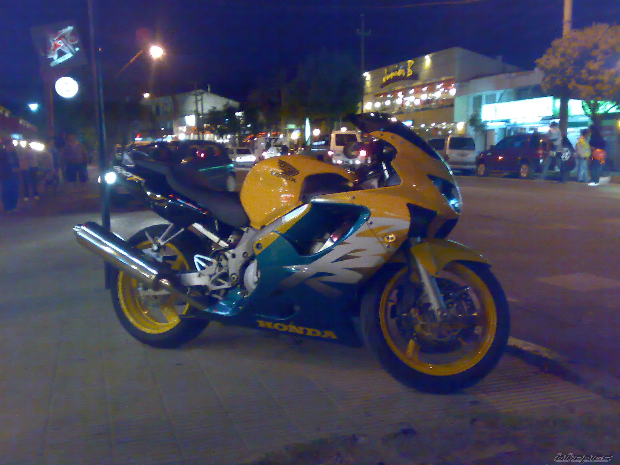 Photo 1588866