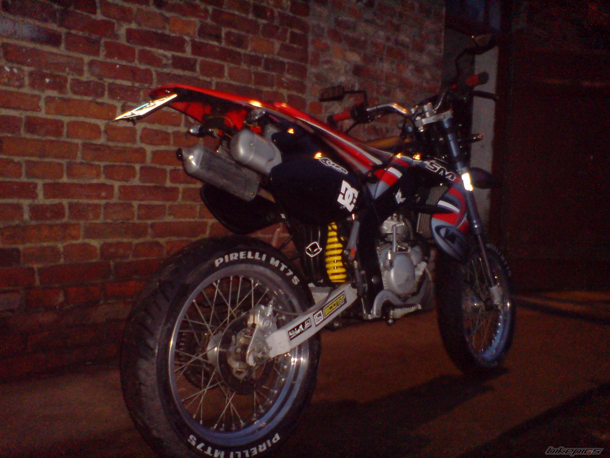 Photo 1589416