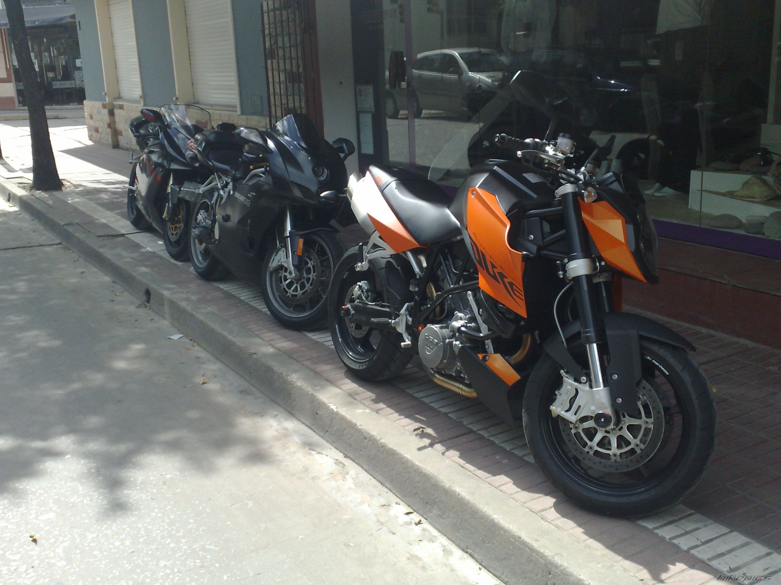 Photo 1592717
