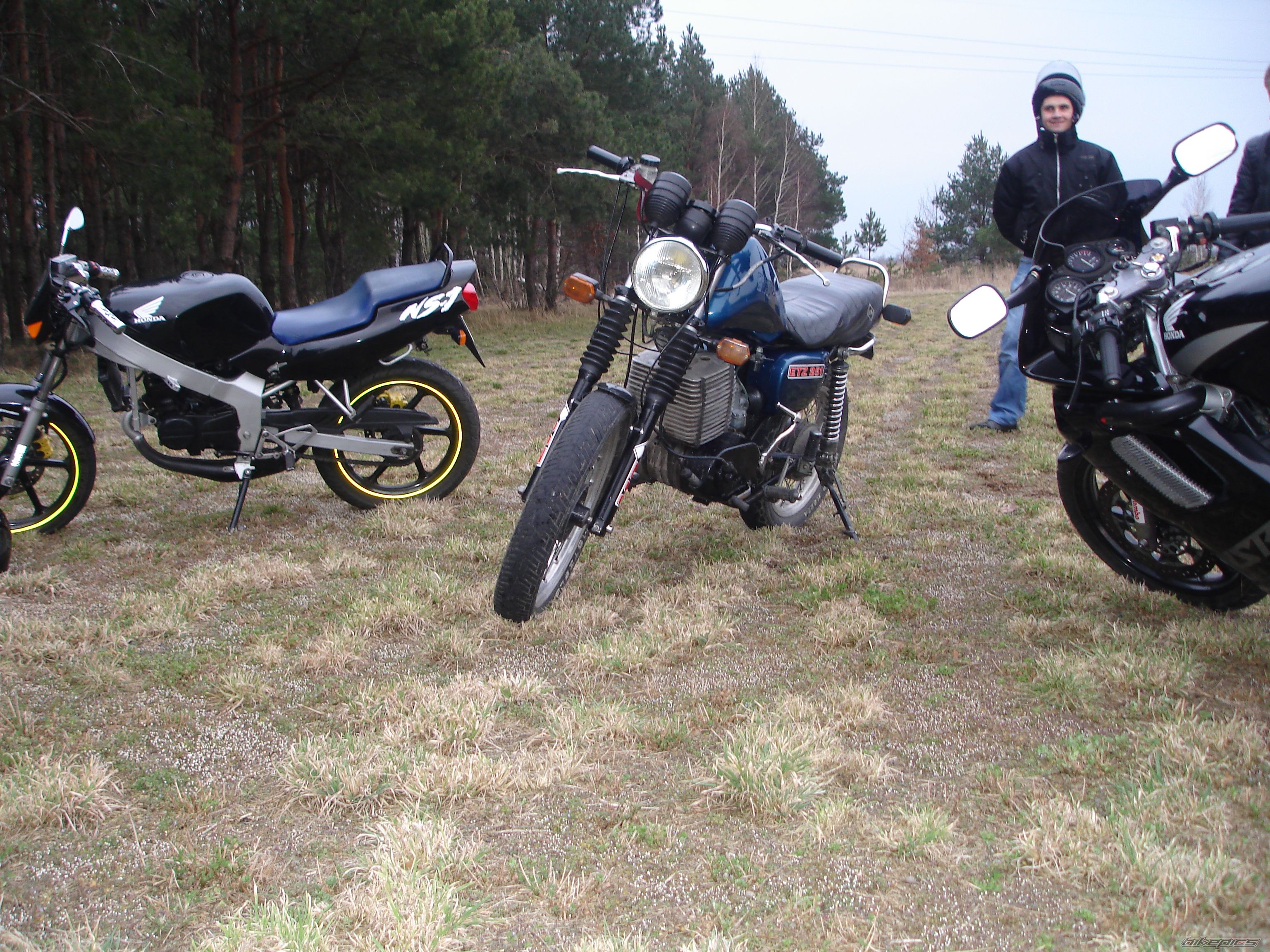 Photo 1592885