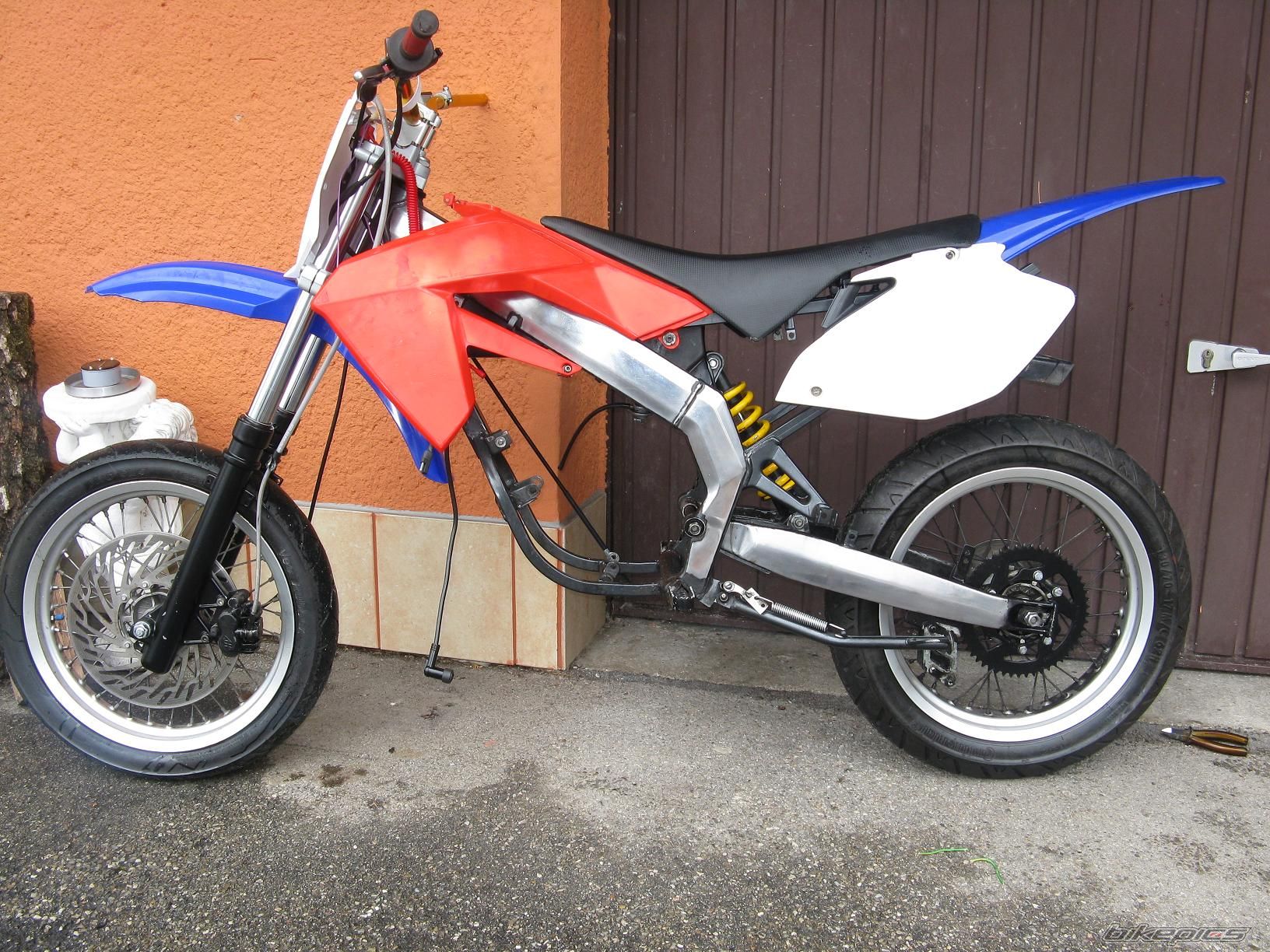 Photo 1592986