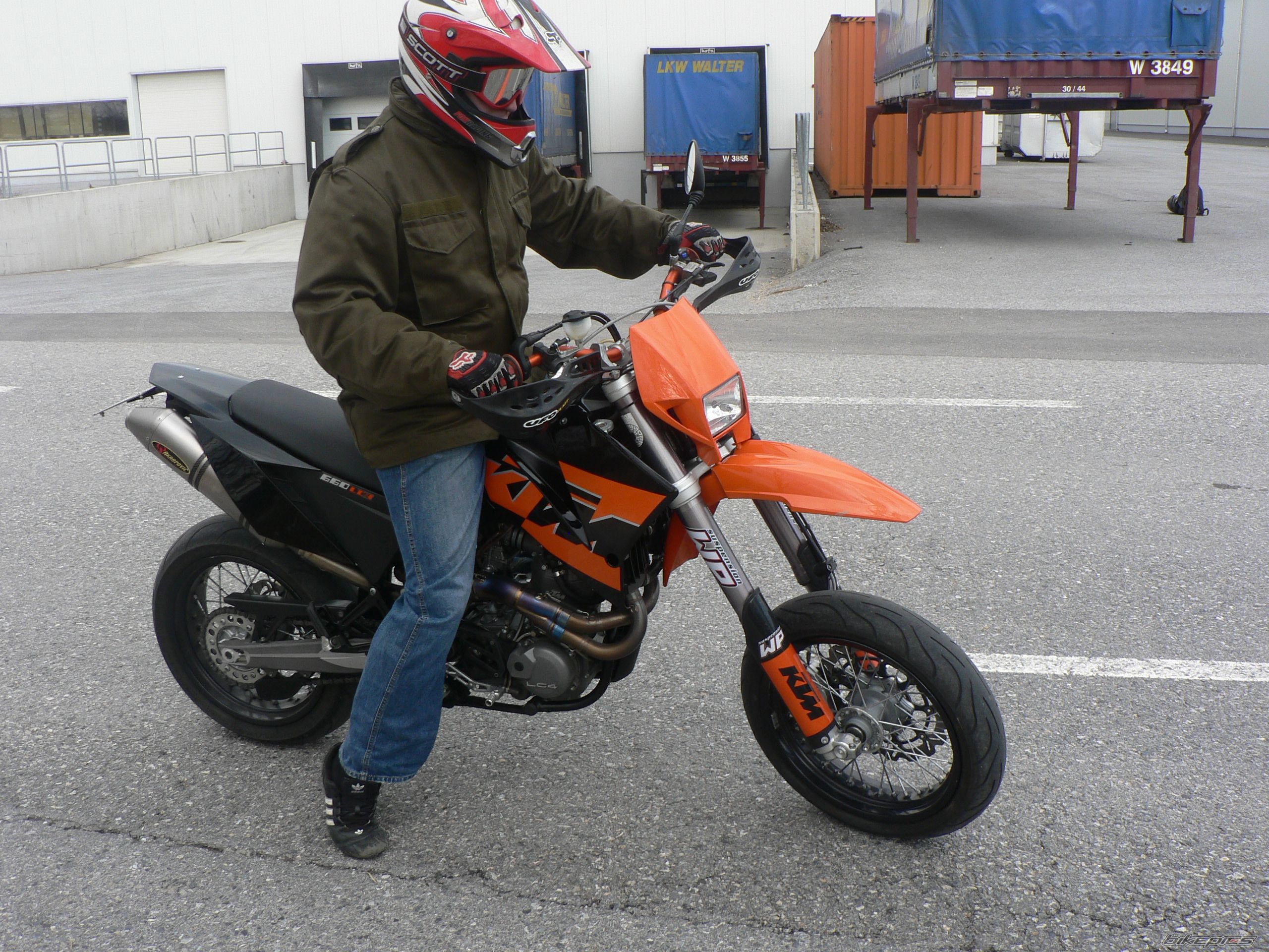 Photo 1593097