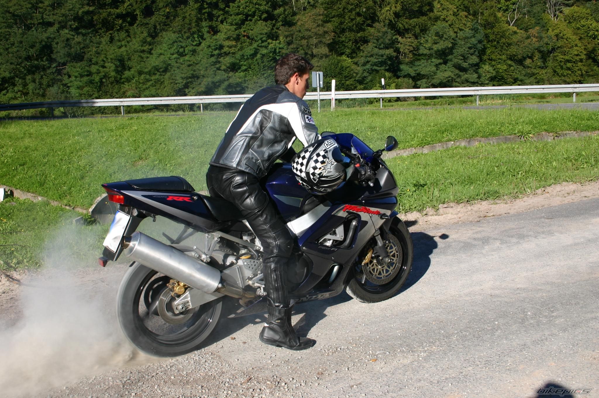 Photo 1593174