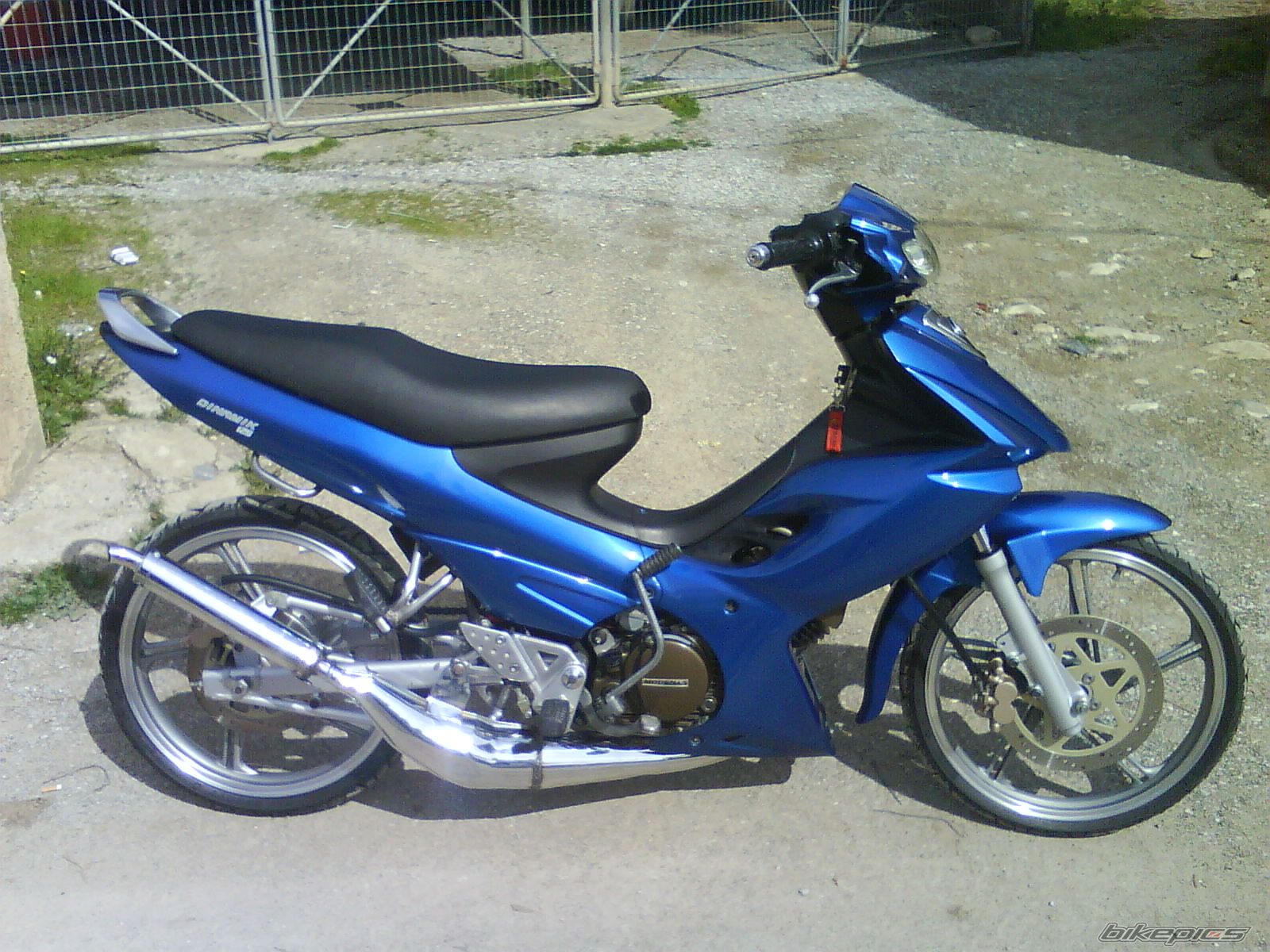 Photo 1595743