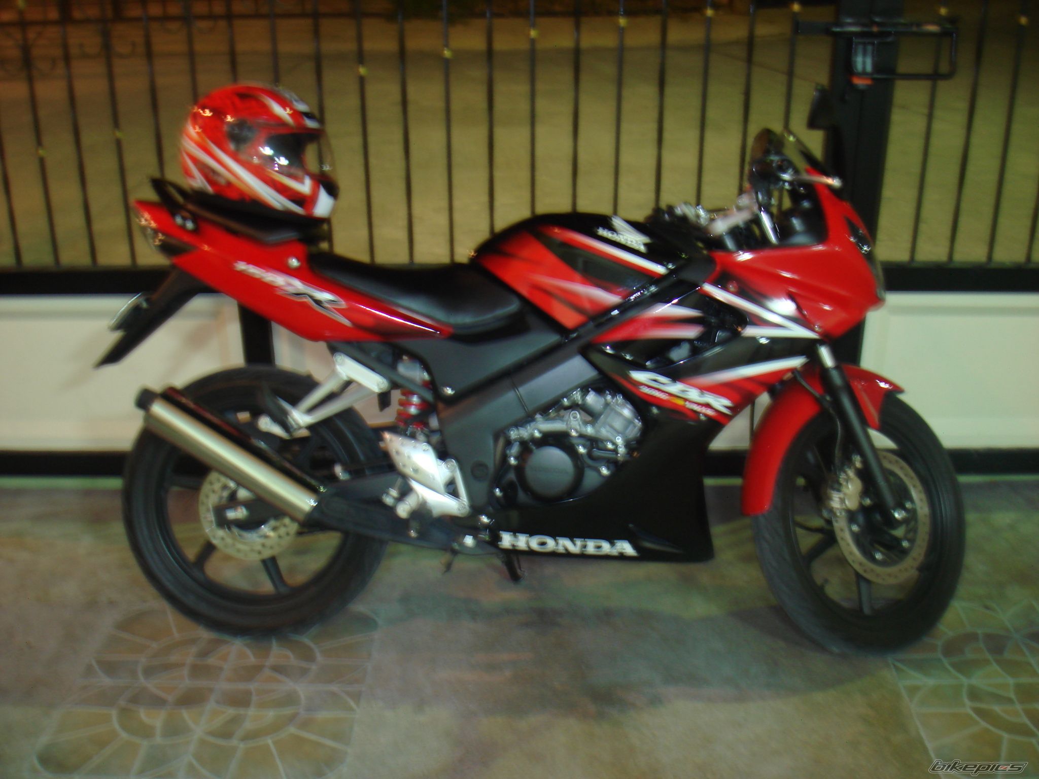 Photo 1595786