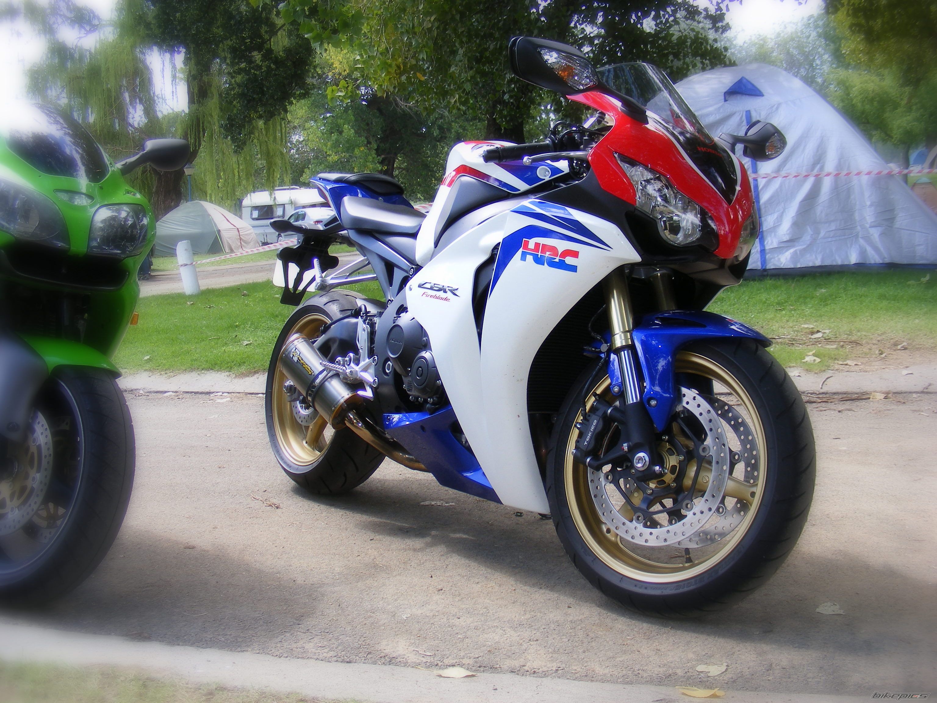 Photo 1596144