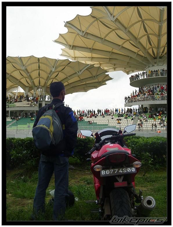 Photo 1596178