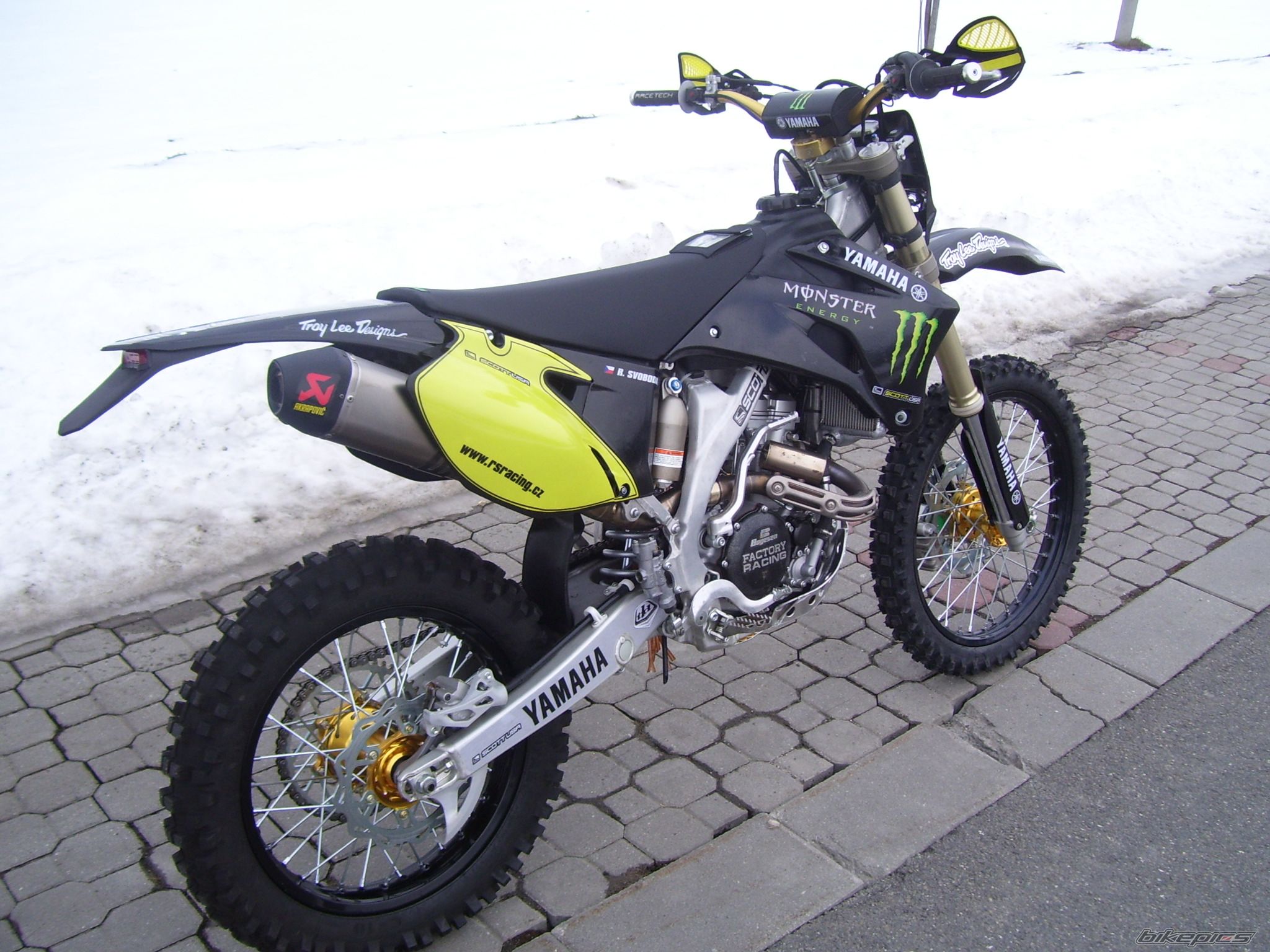 Photo 1596207