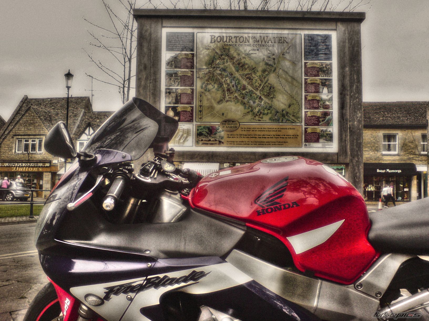 Photo 1596640