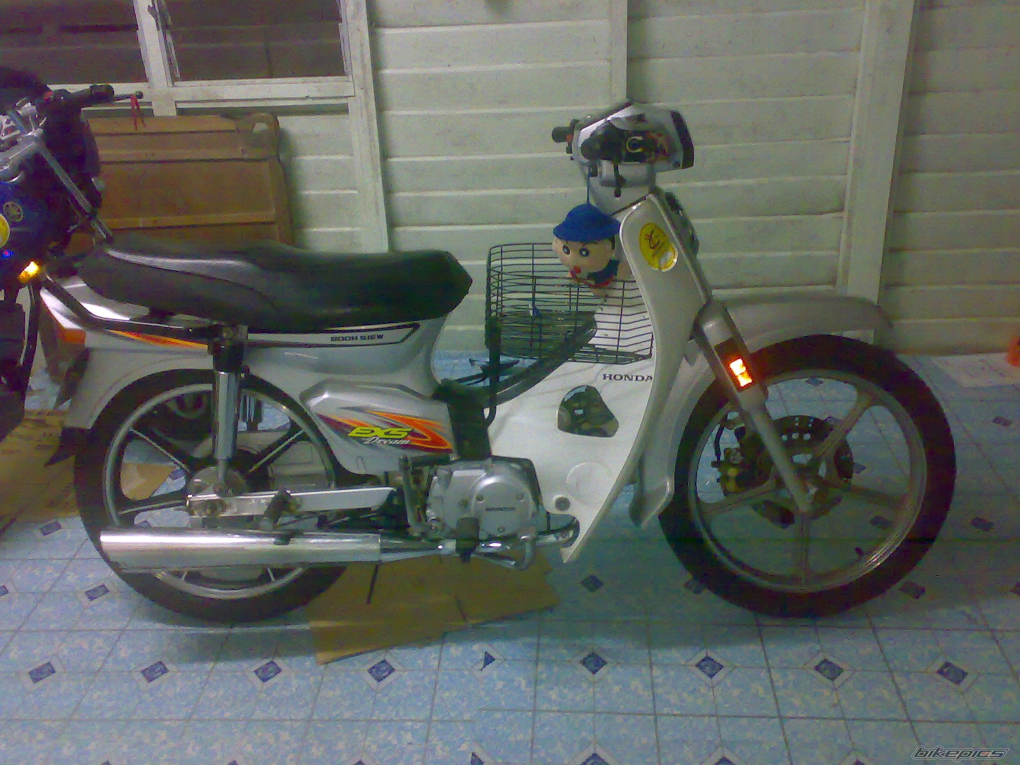 Photo 1596680