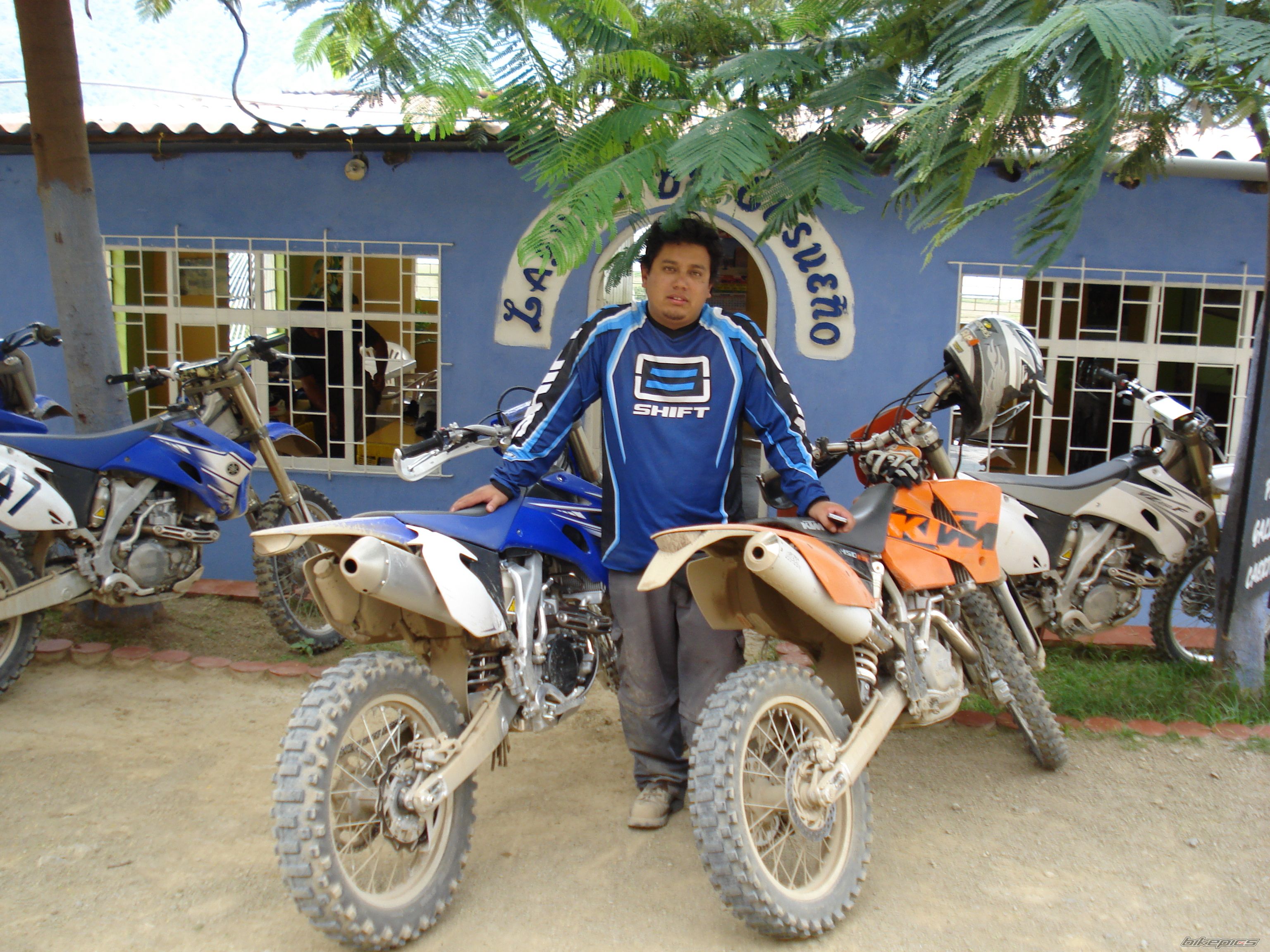 Photo 1596768