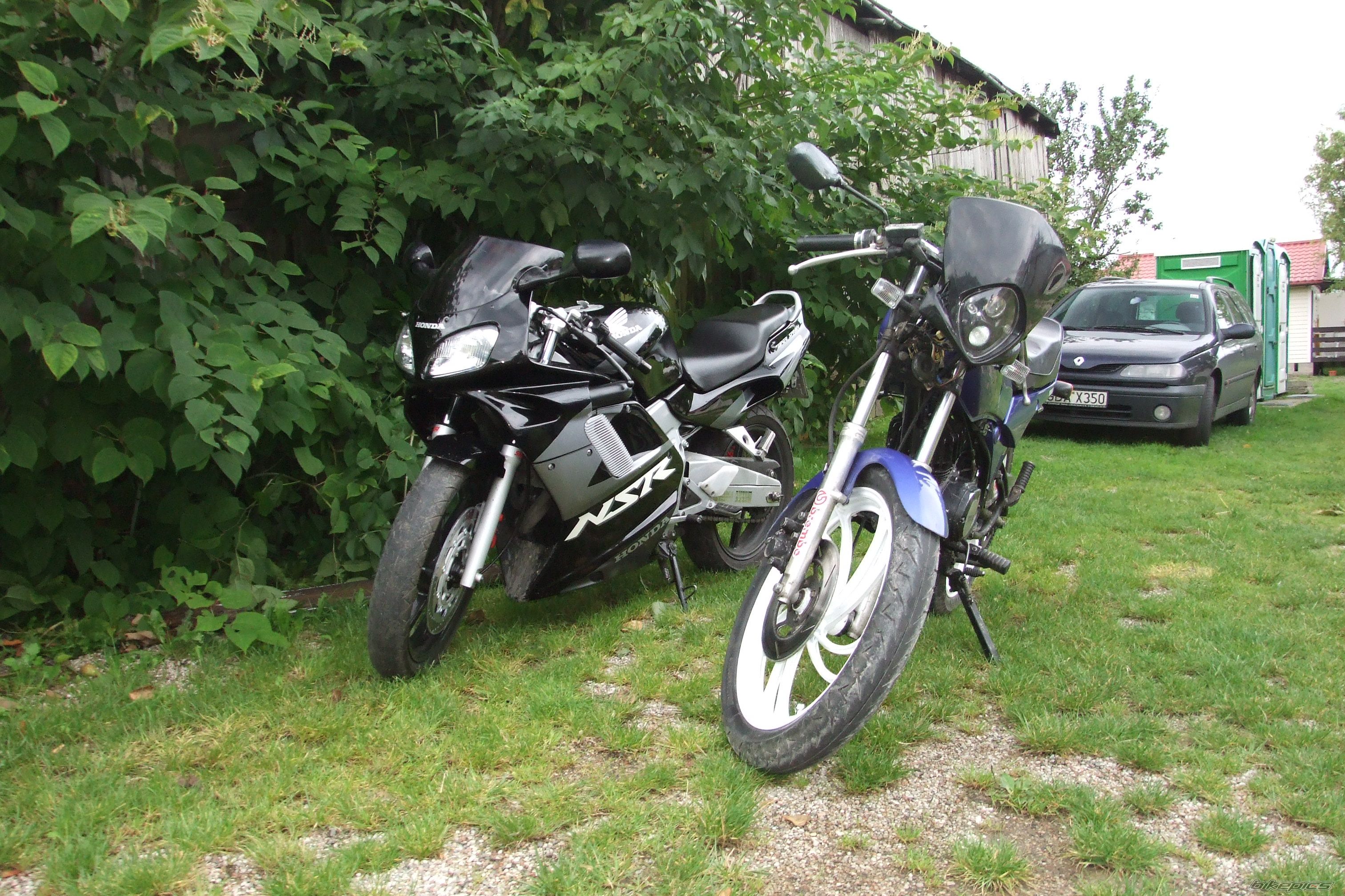 Photo 1596824