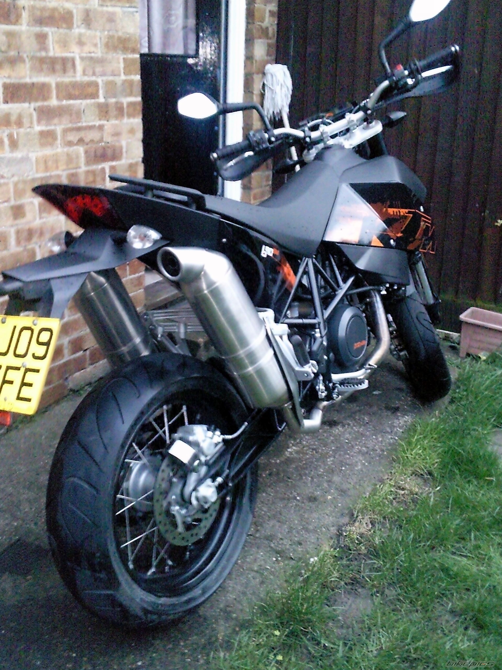 Photo 1596841