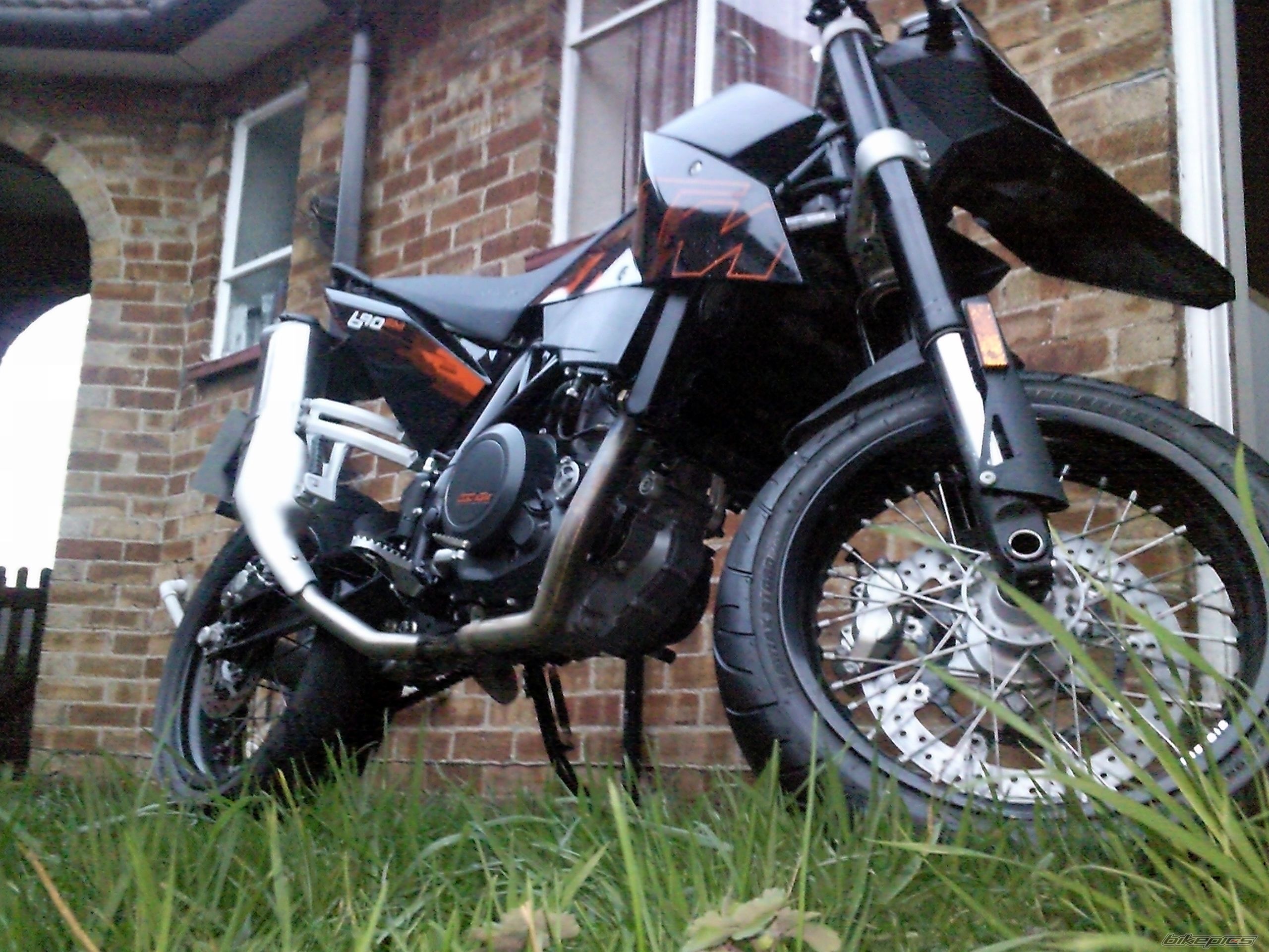 Photo 1596844