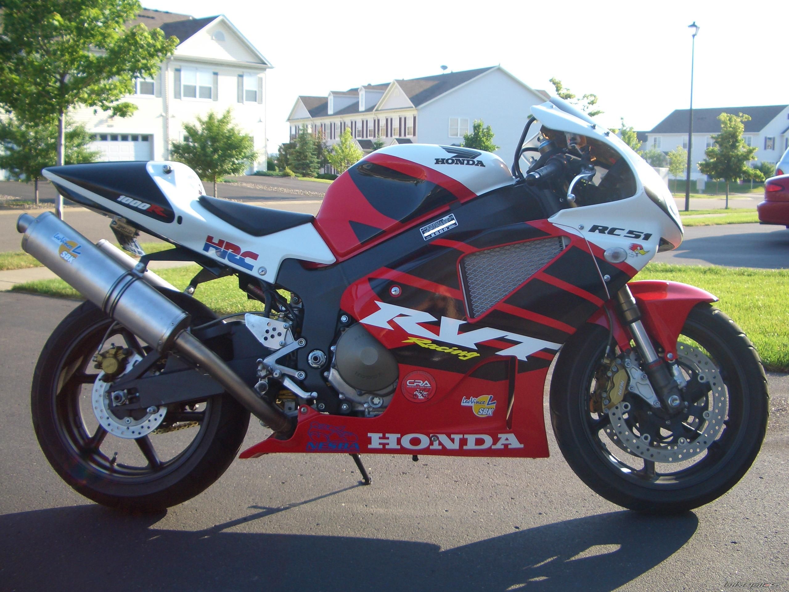 Photo 1596870