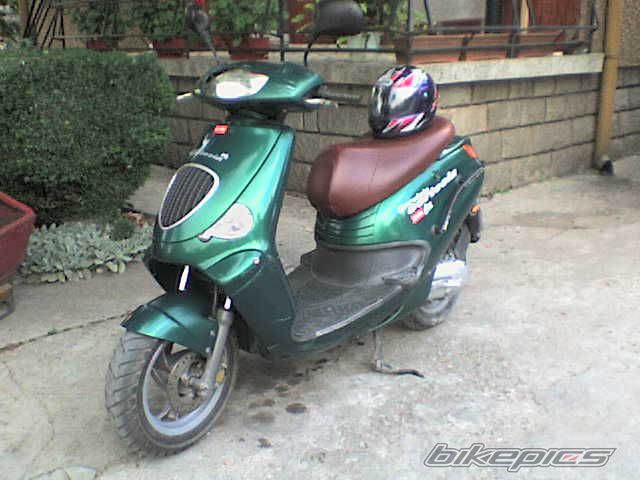 Photo 1597382