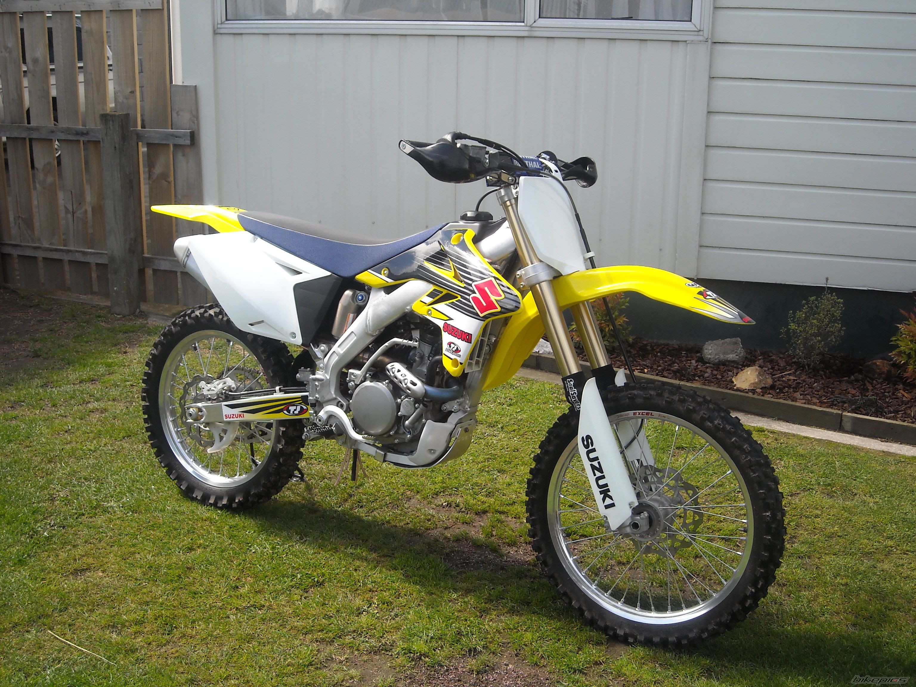 Photo 1597779