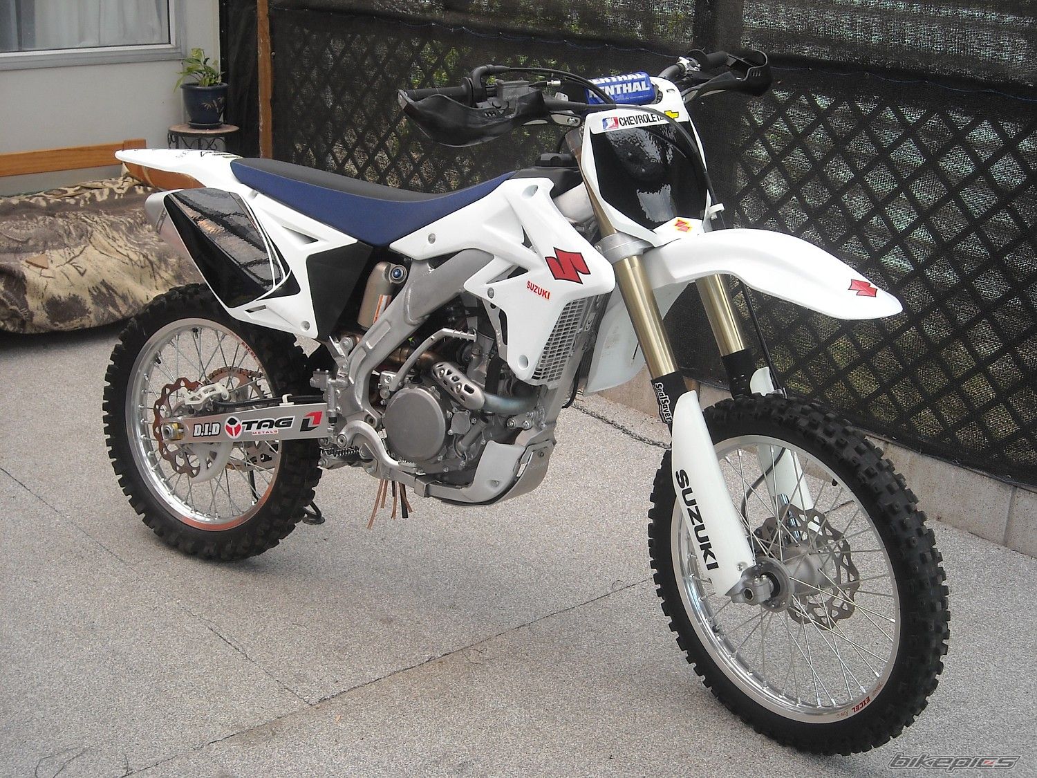Photo 1597786
