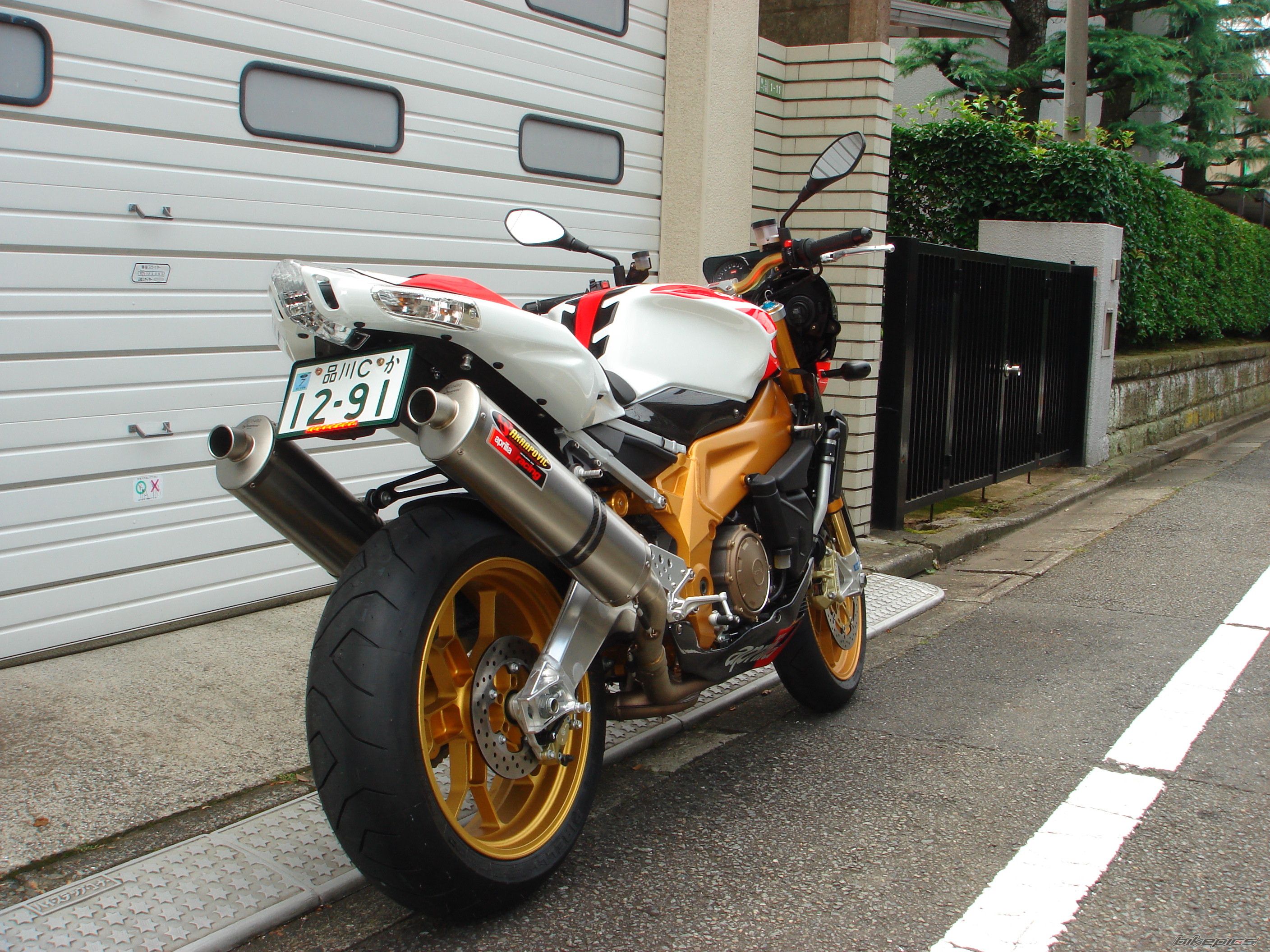 Photo 1597986