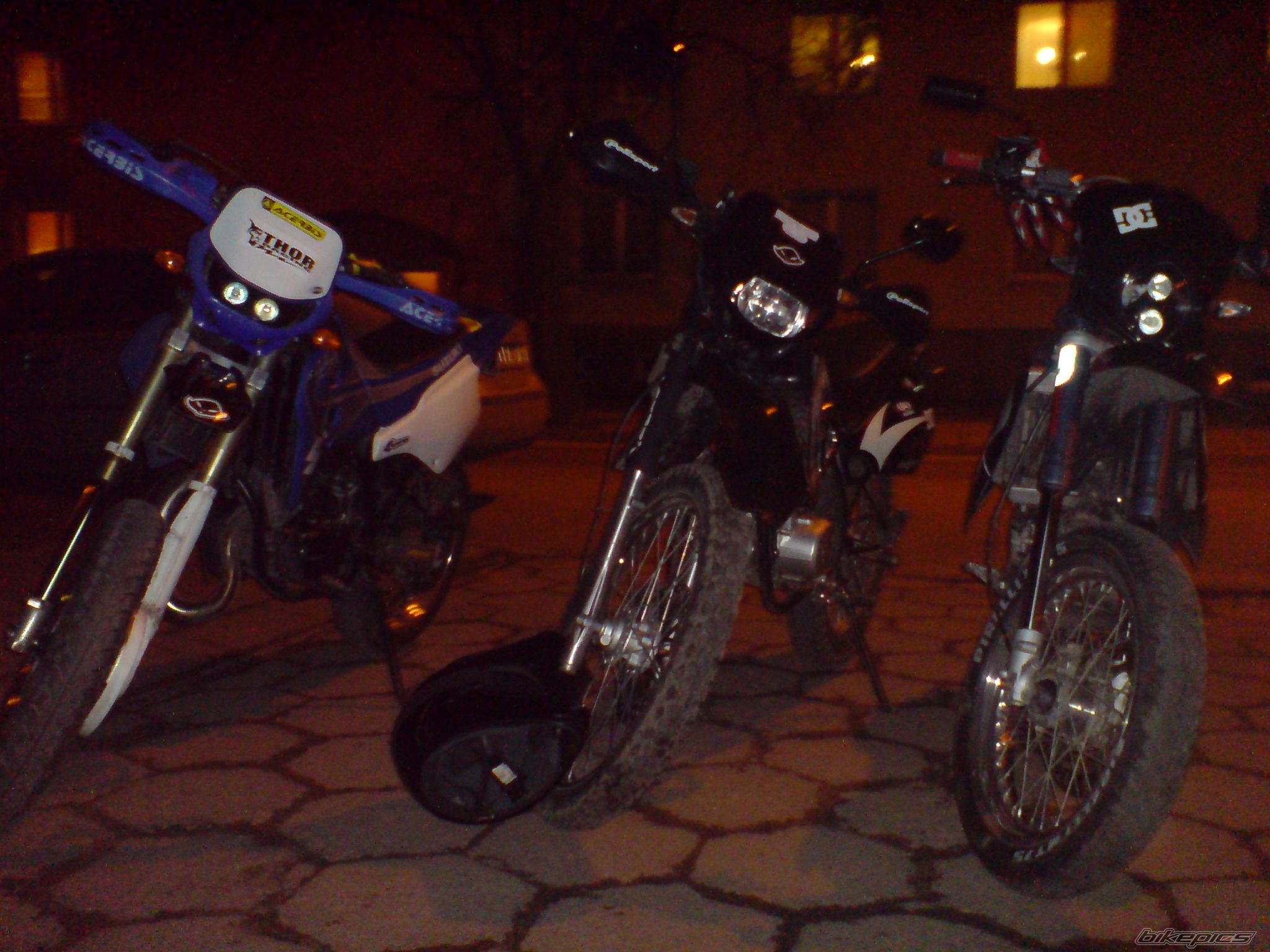 Photo 1598503