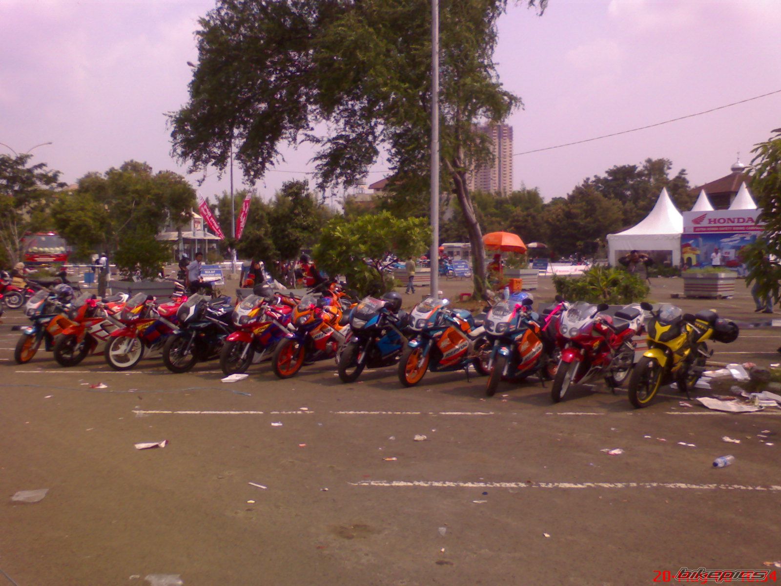 Photo 1598978