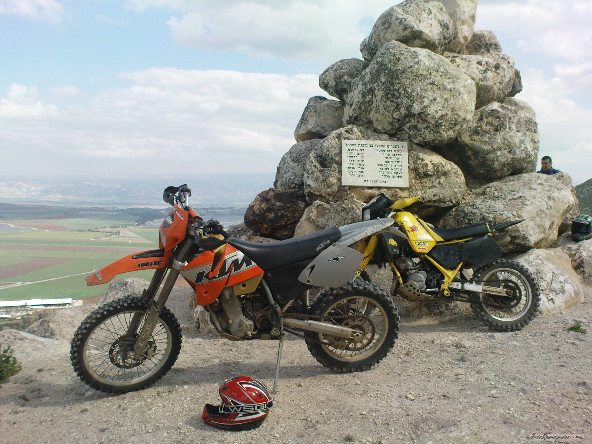 Photo 1599330