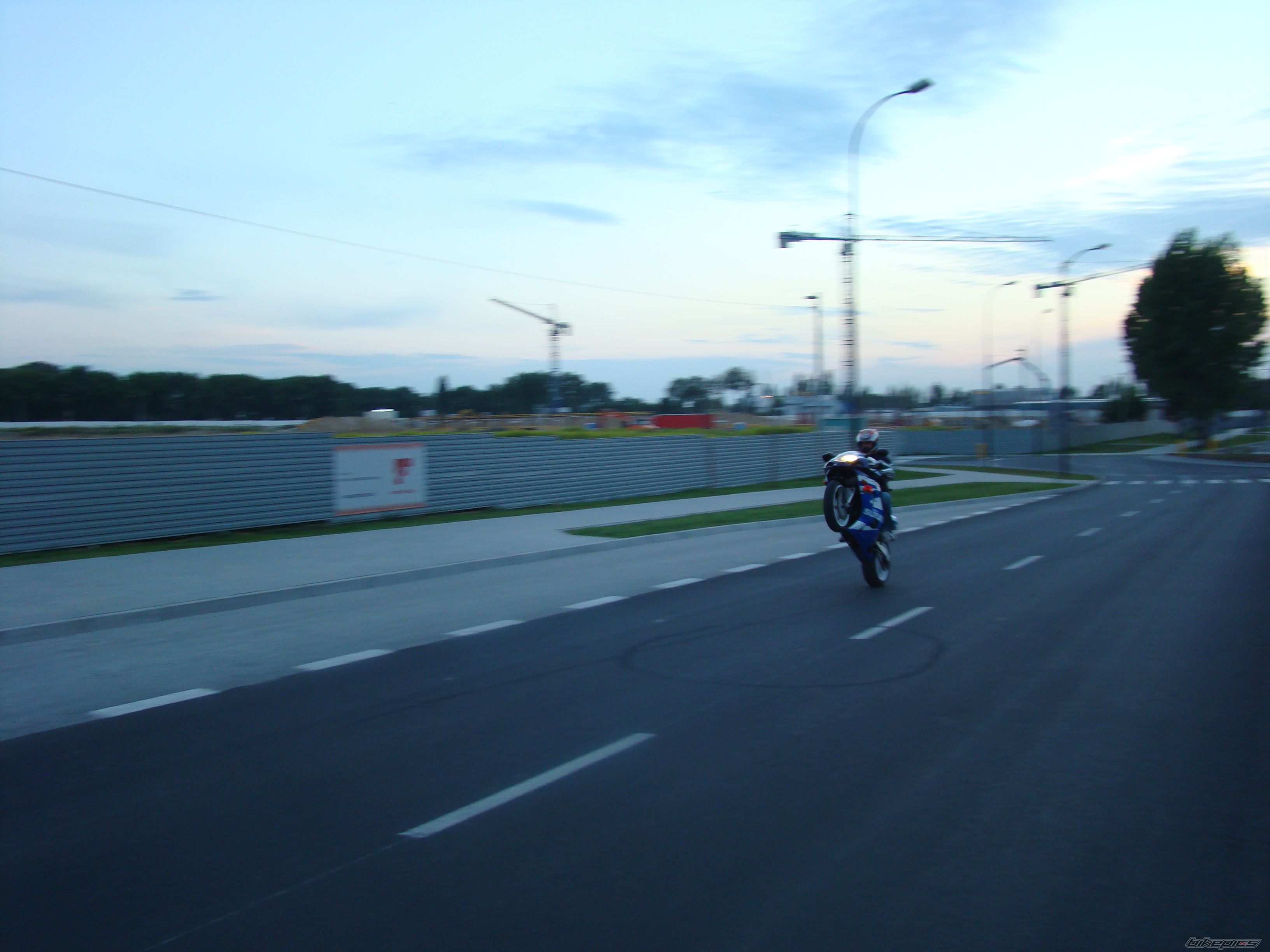 Photo 1599704