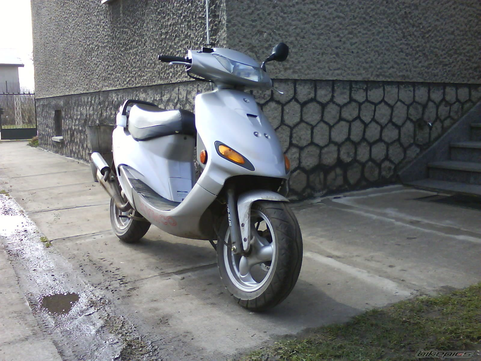 Photo 1600153