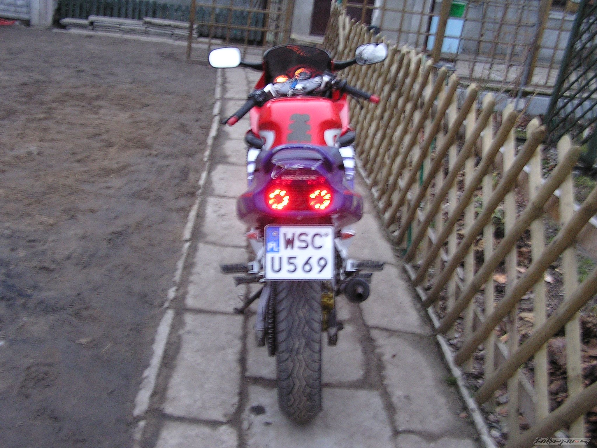 Photo 1600943