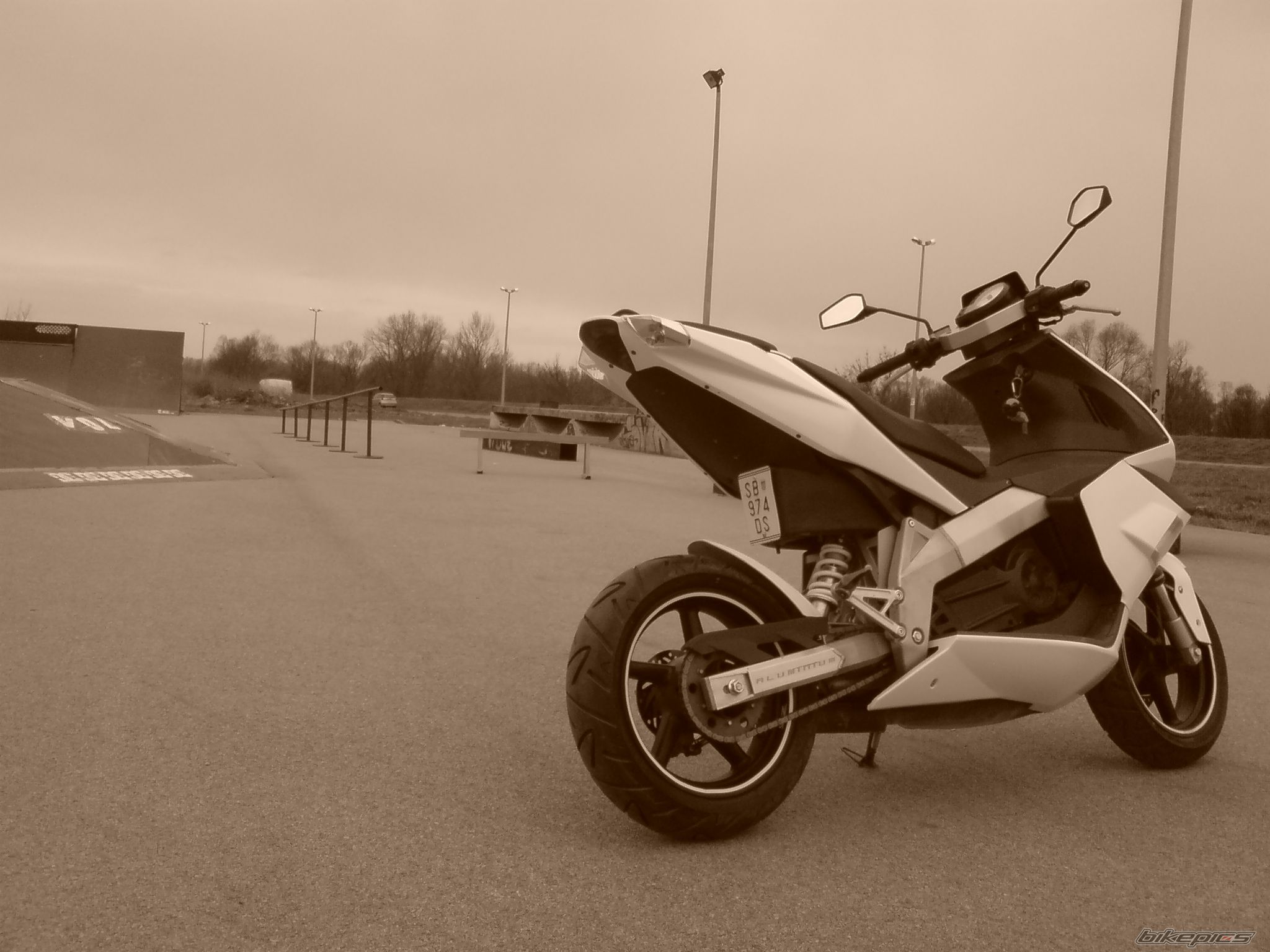 Photo 1603136