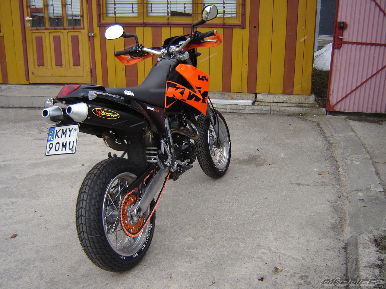 Photo 1603988