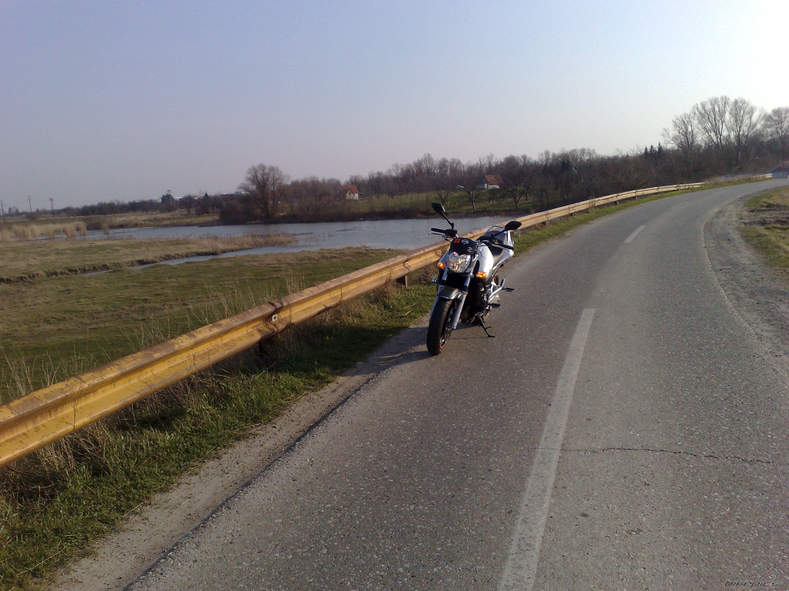 Photo 1608884