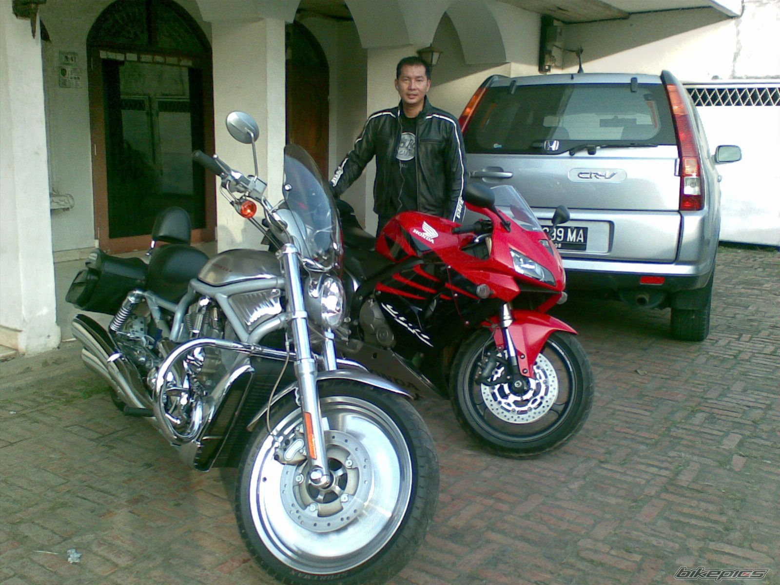Photo 1609996