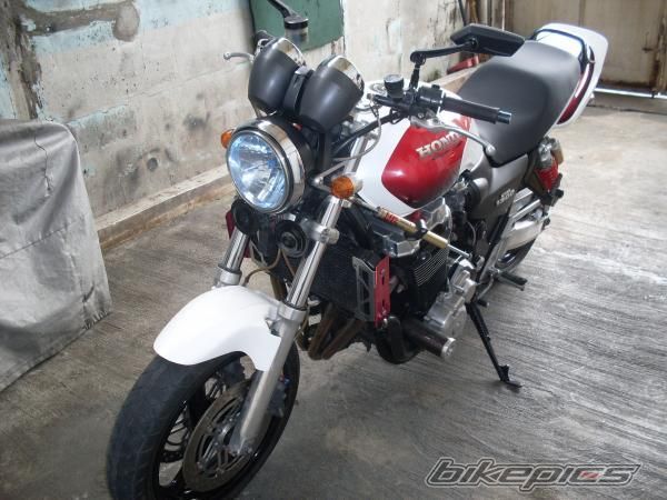 Photo 1611982