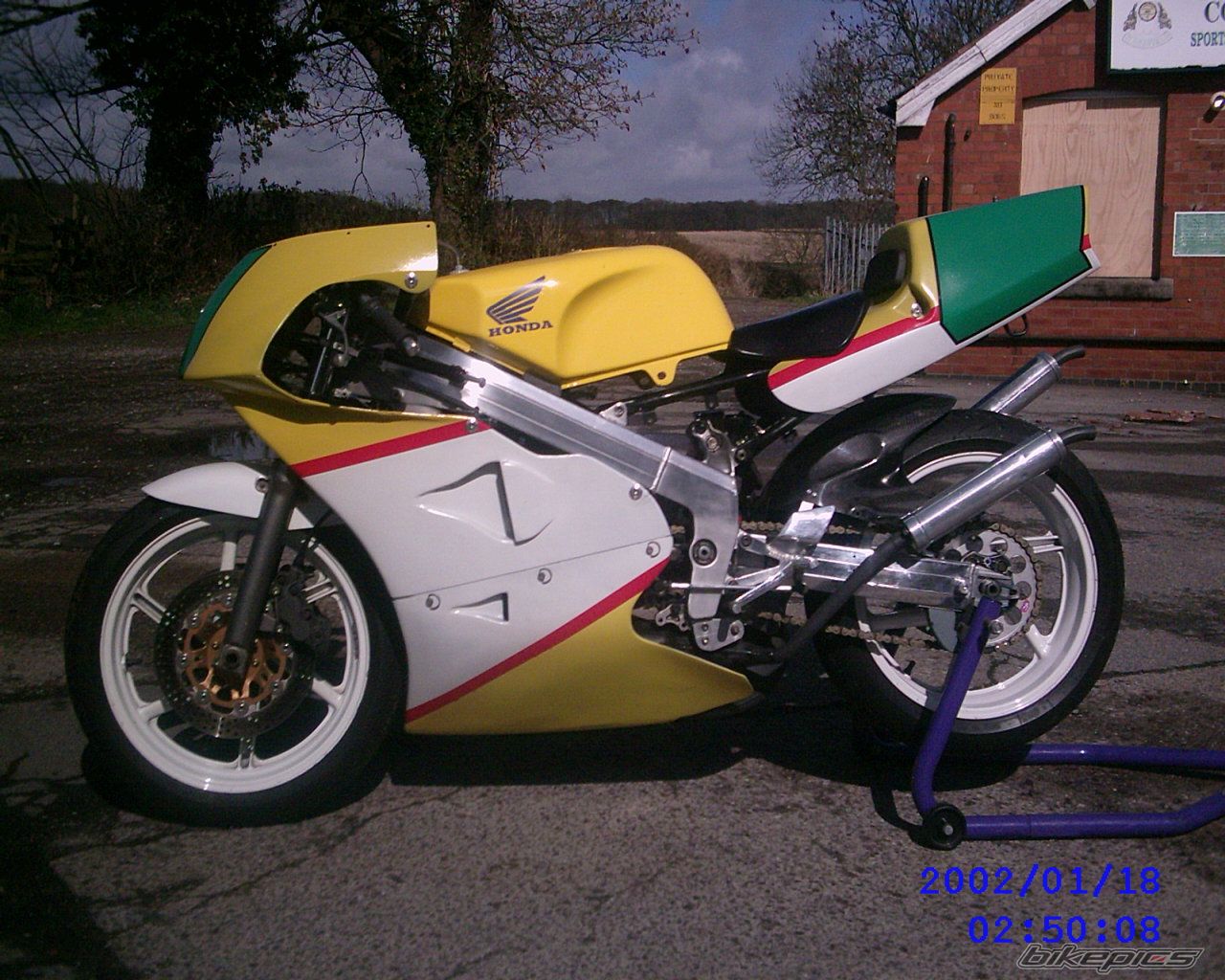 Photo 1611988