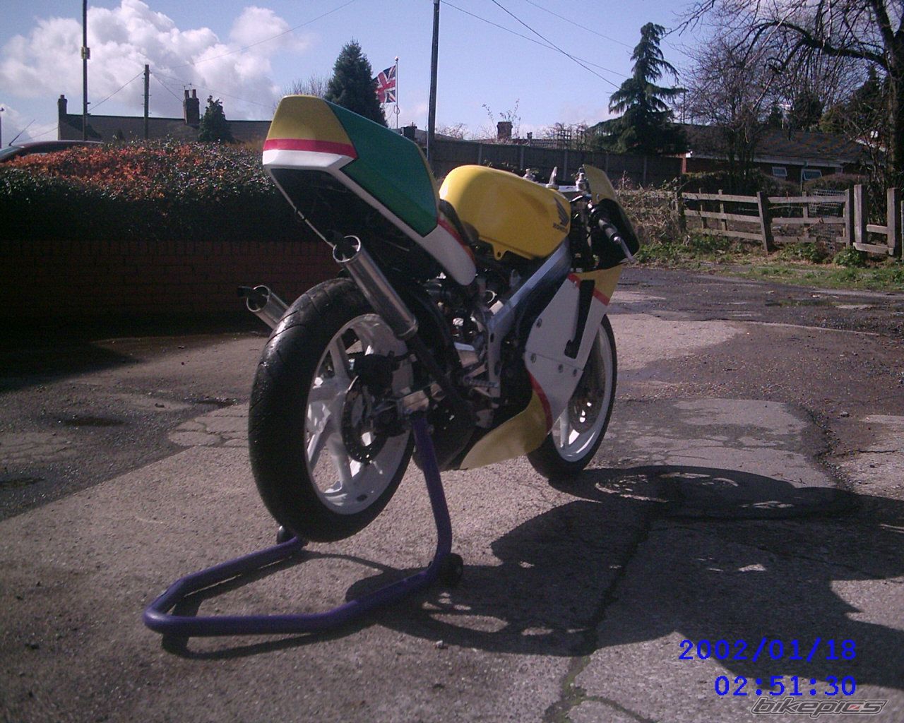Photo 1611991
