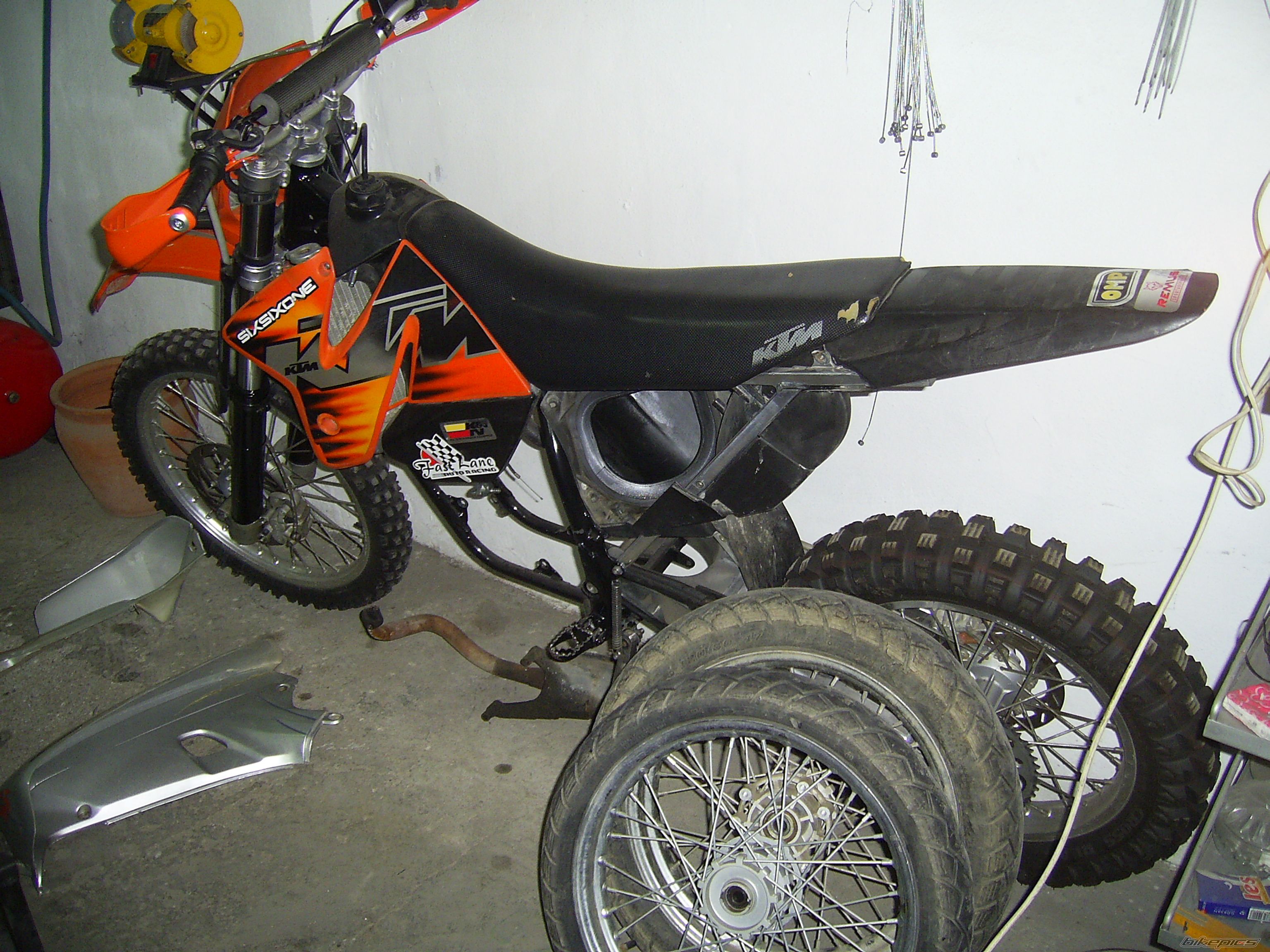 Photo 1612464