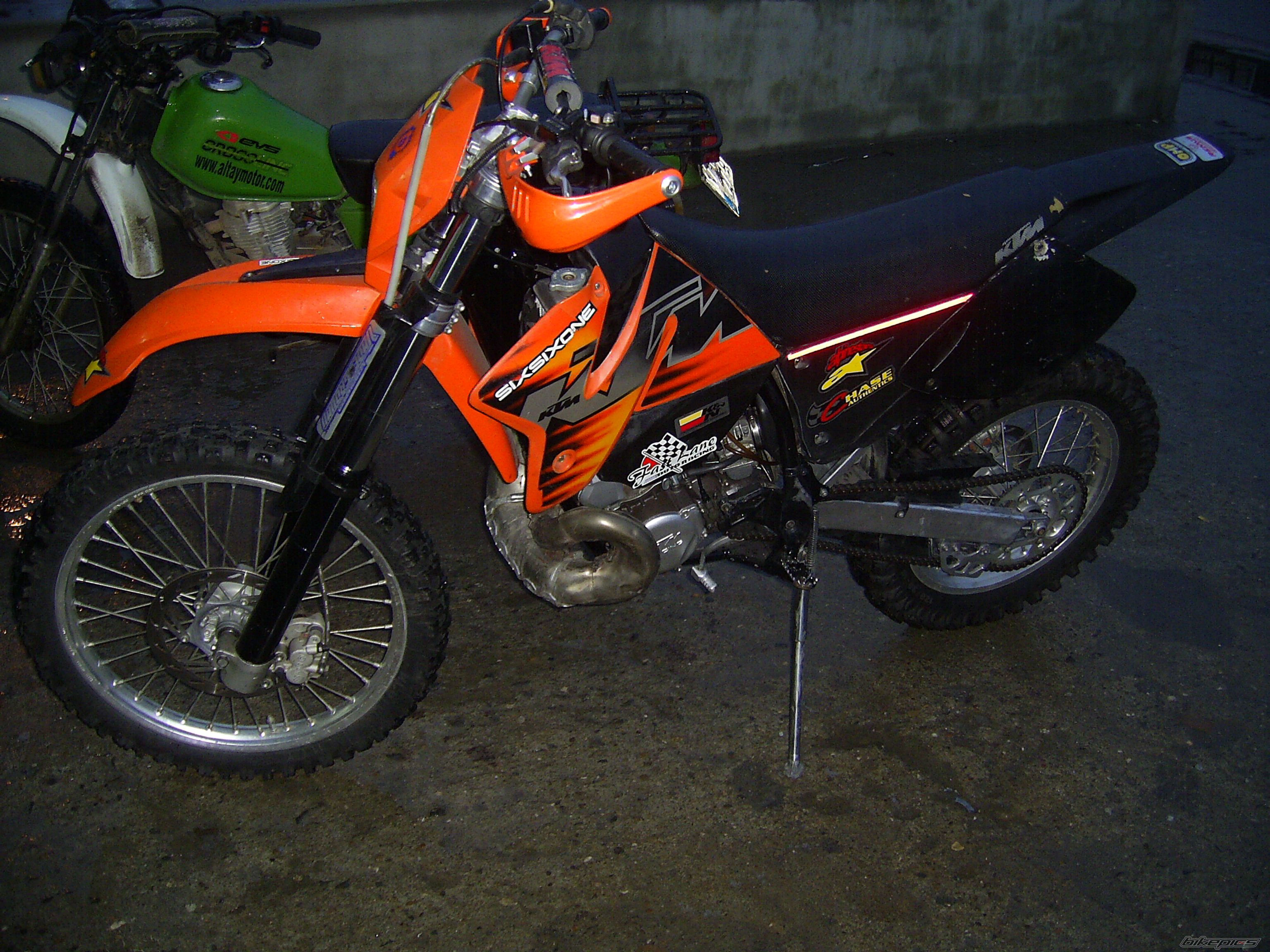 Photo 1612543