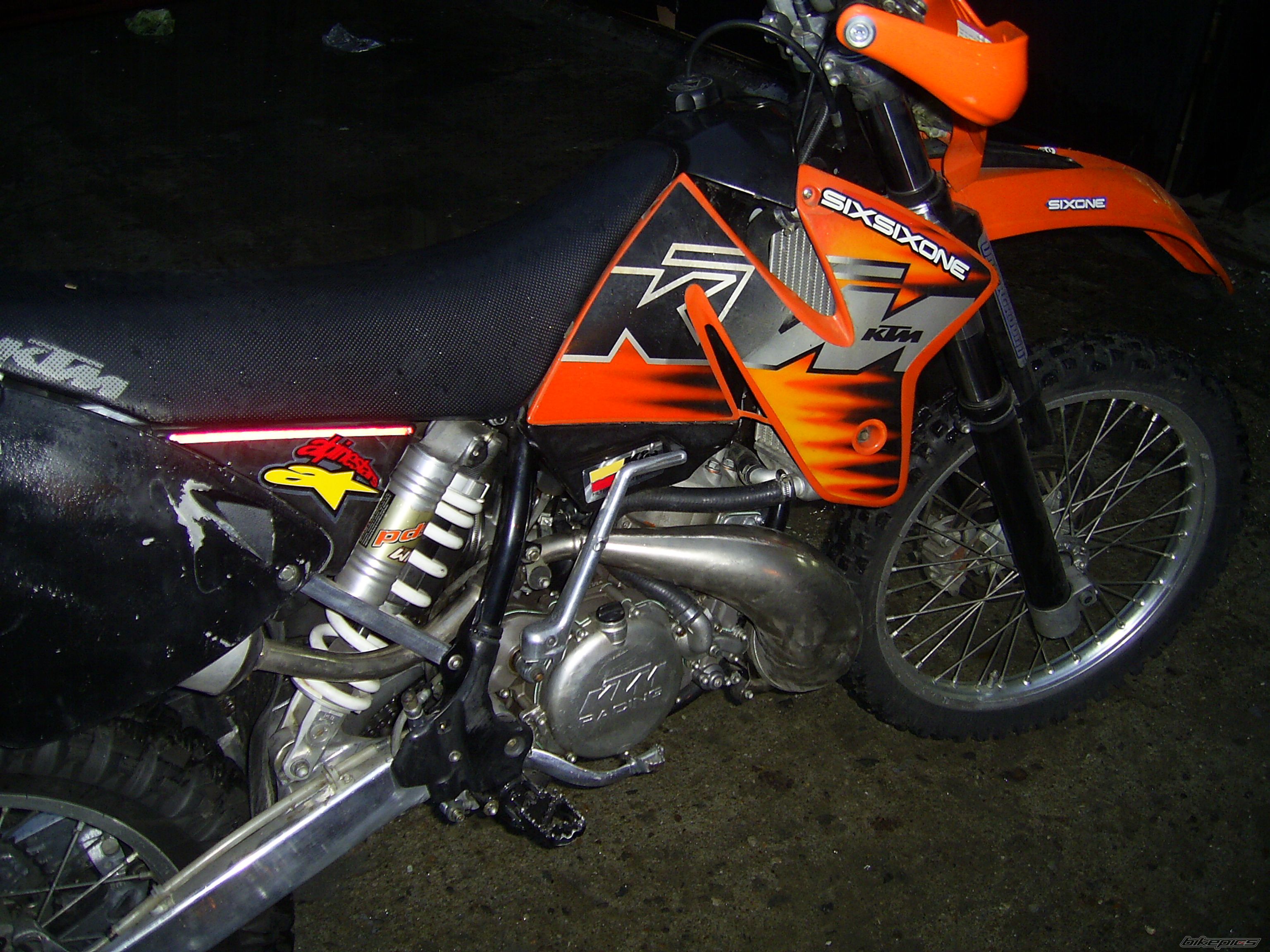 Photo 1612544