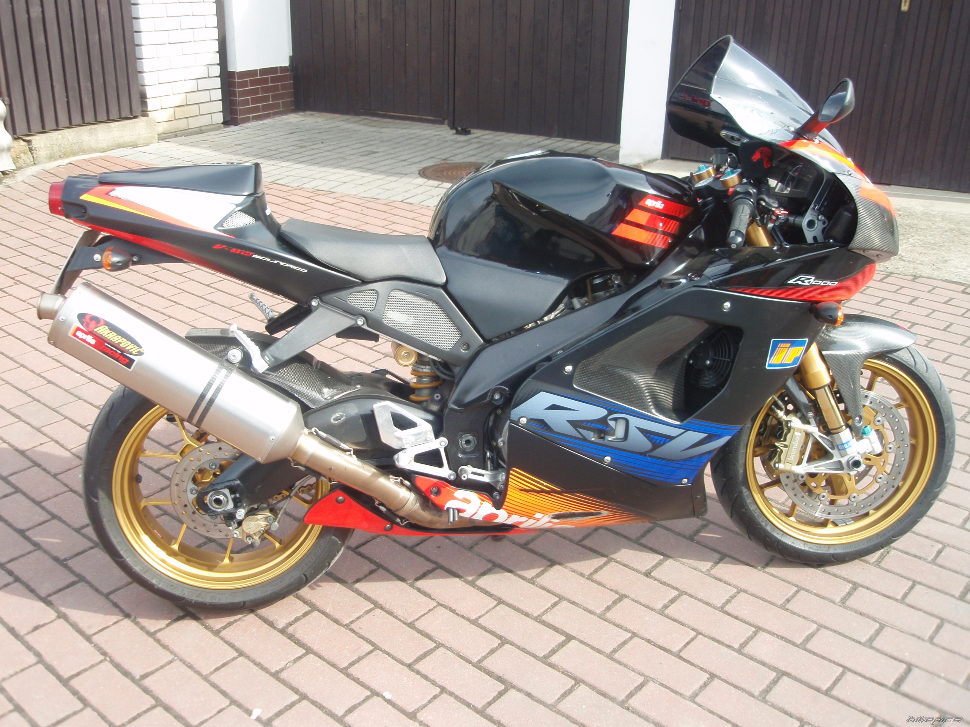 Photo 1612973