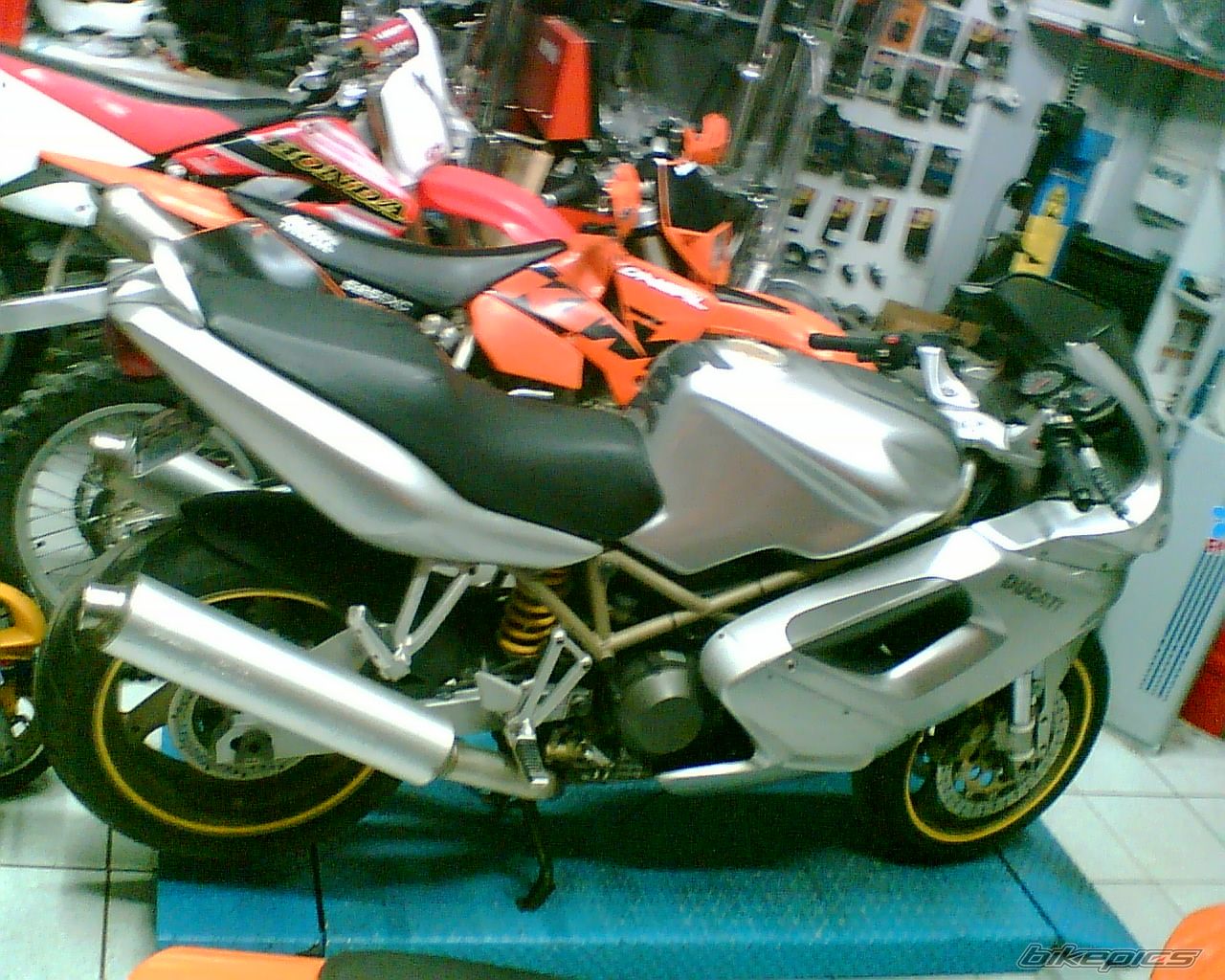 Photo 1612979