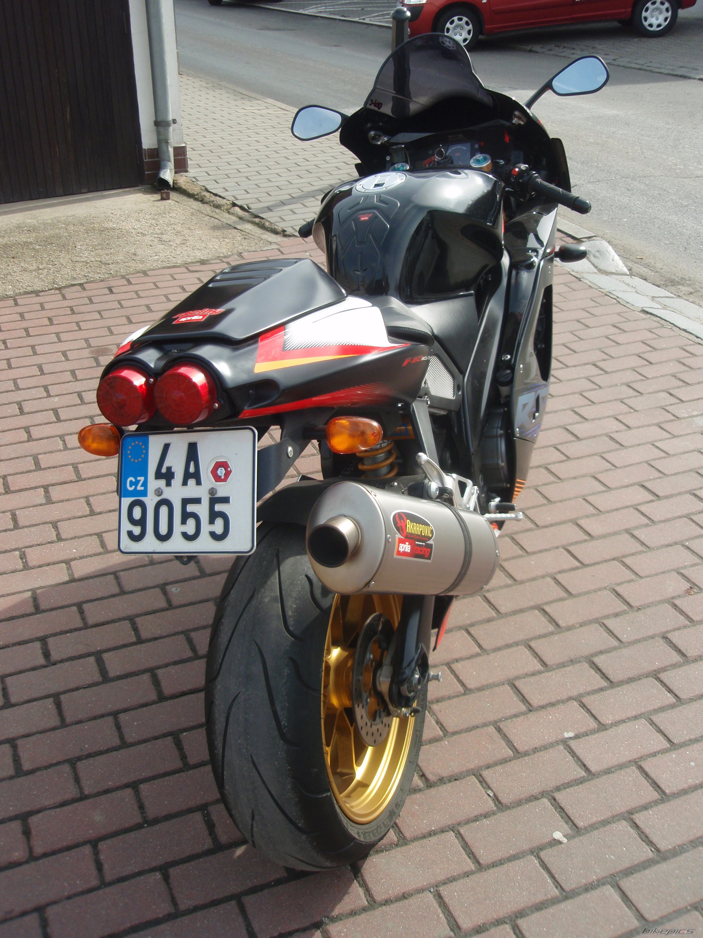Photo 1612998