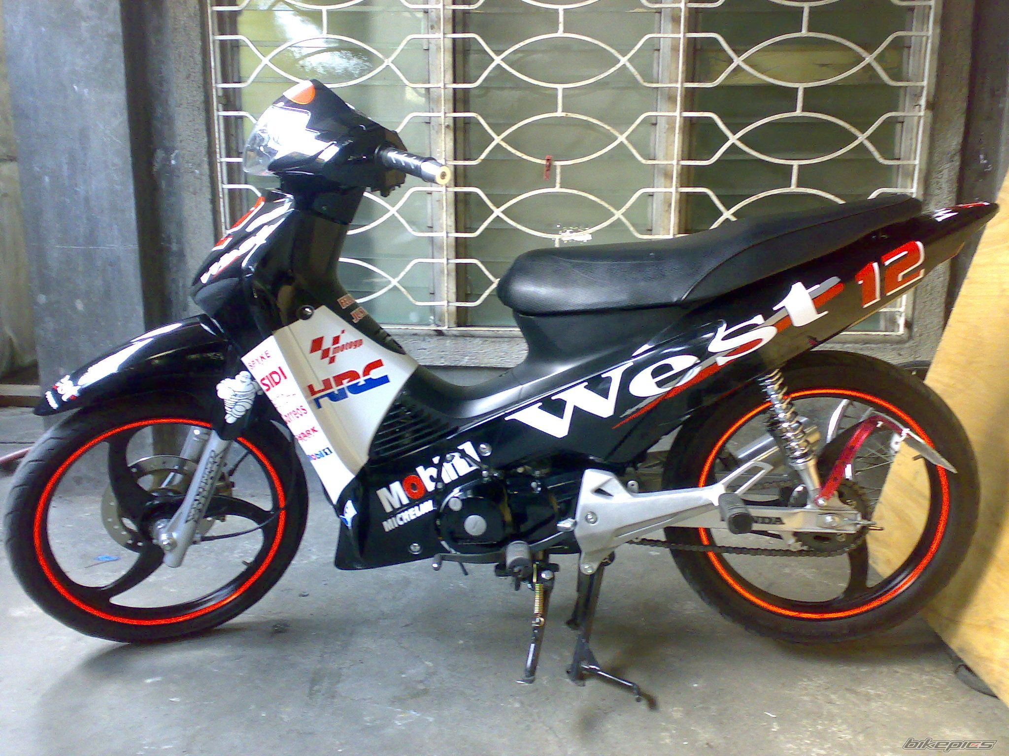 Photo 1613453