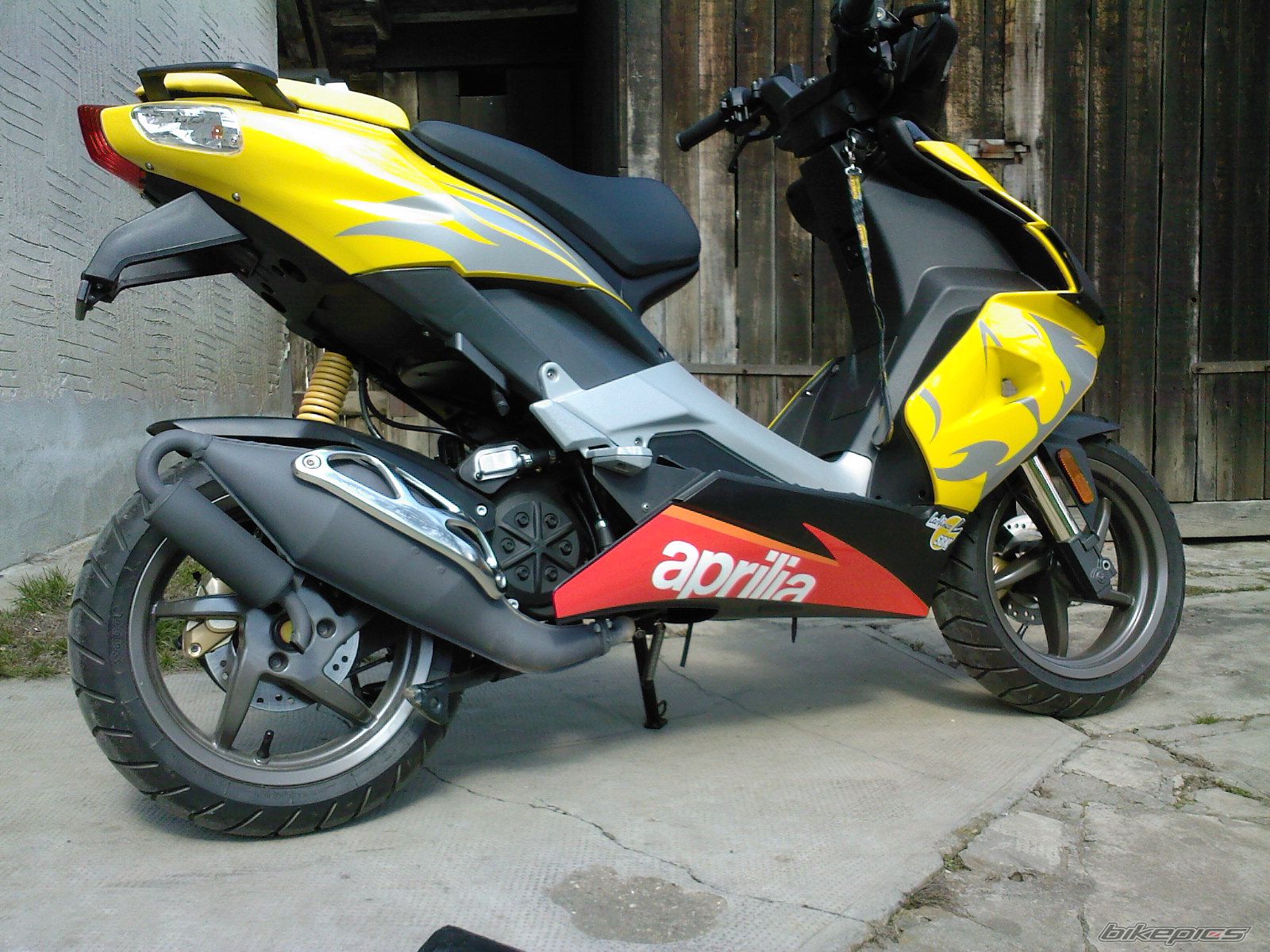 Photo 1613896