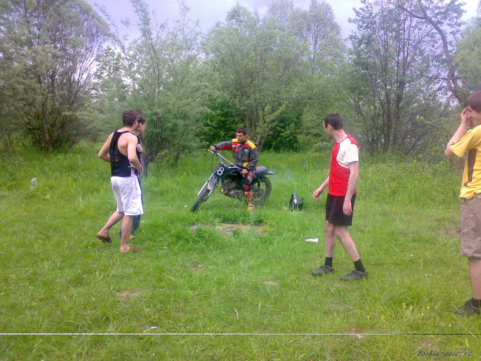 Photo 1614106