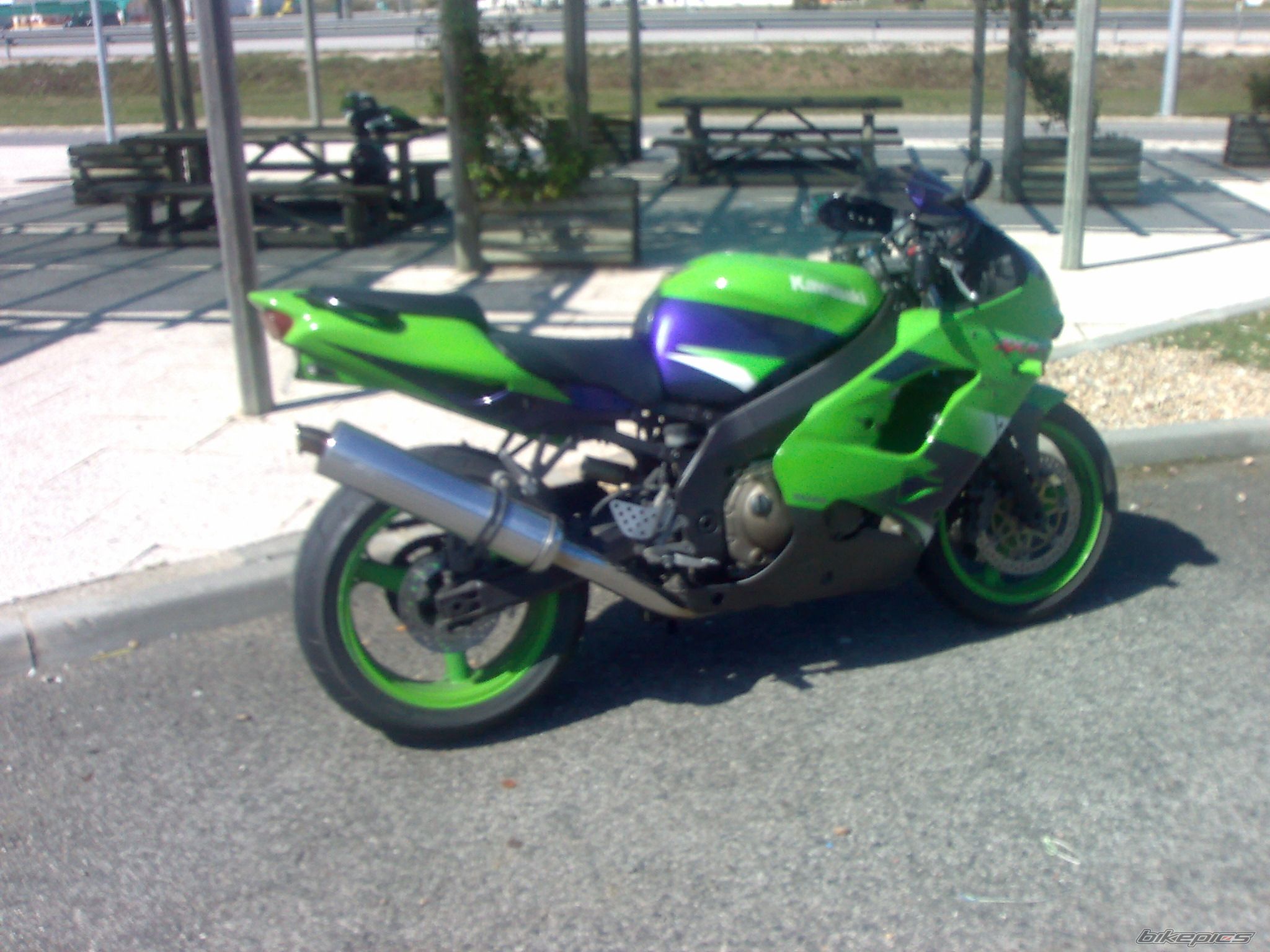 Photo 1614193