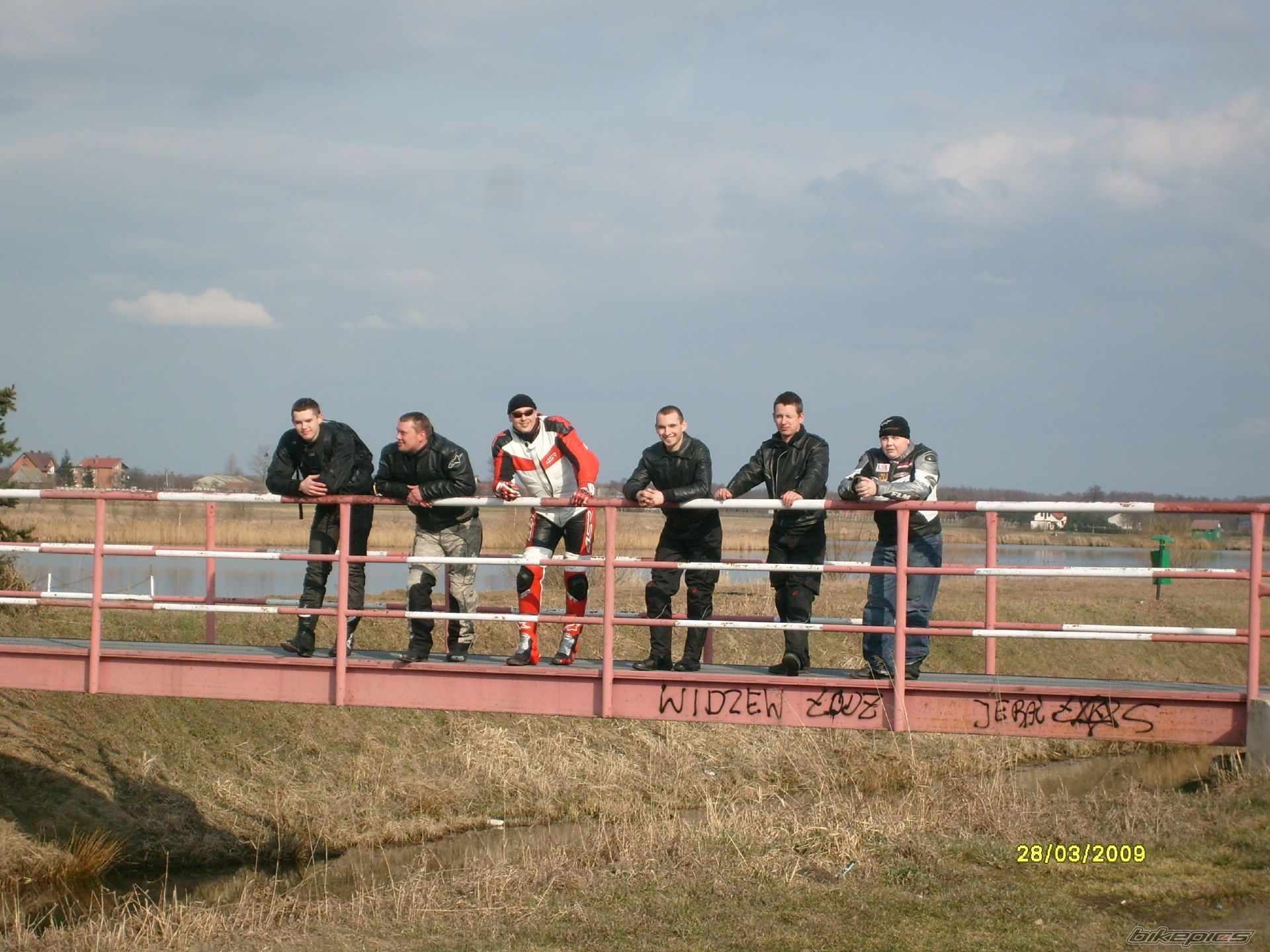 Photo 1616246