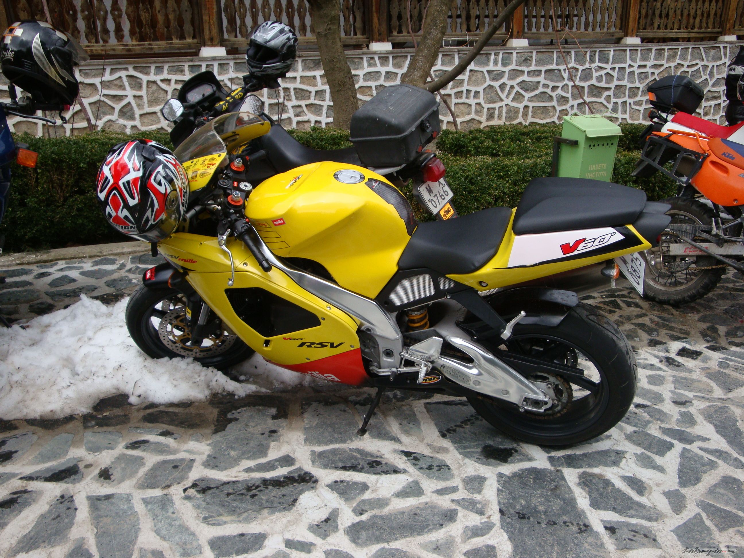 Photo 1616699