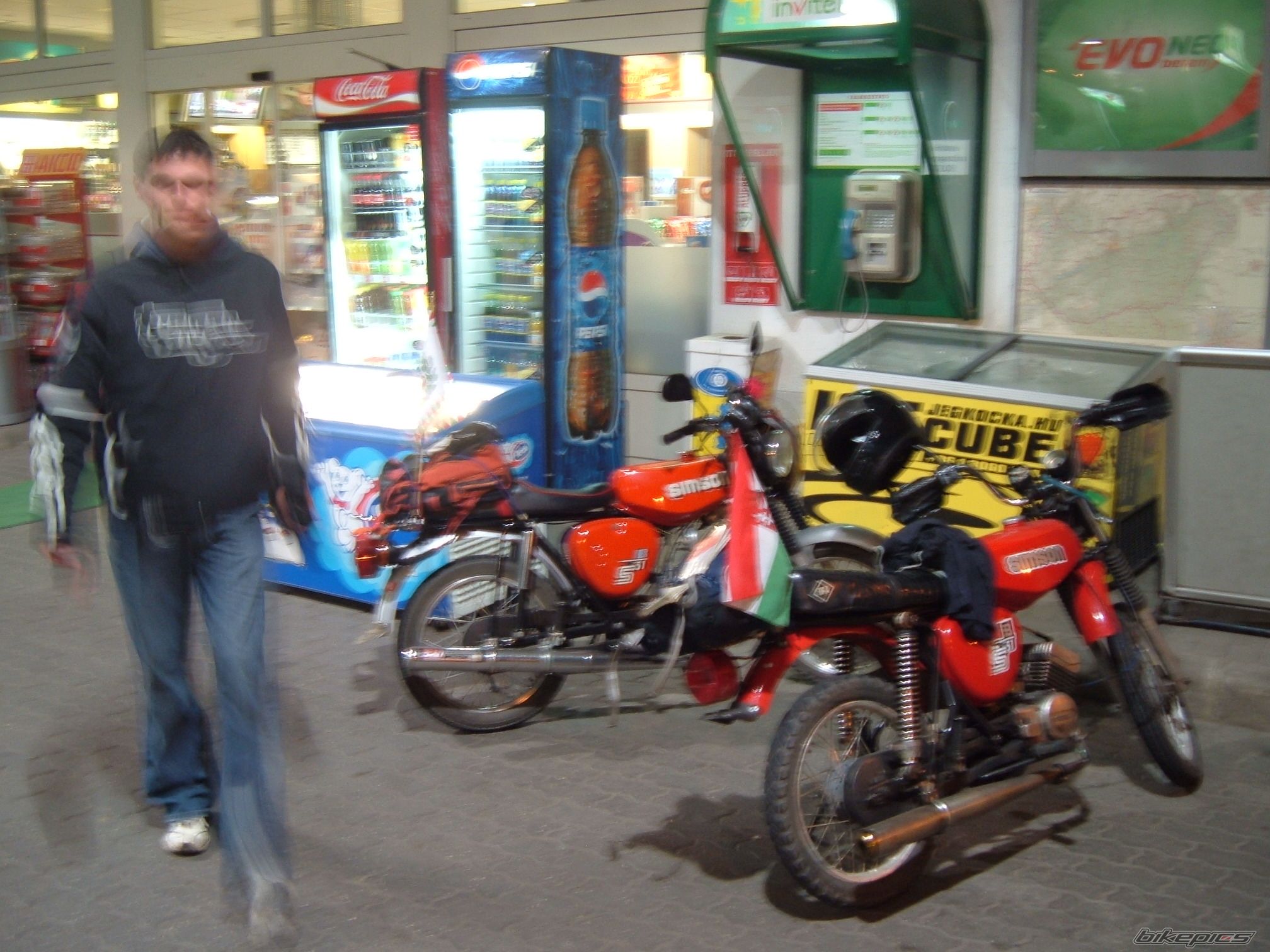 Photo 1616808