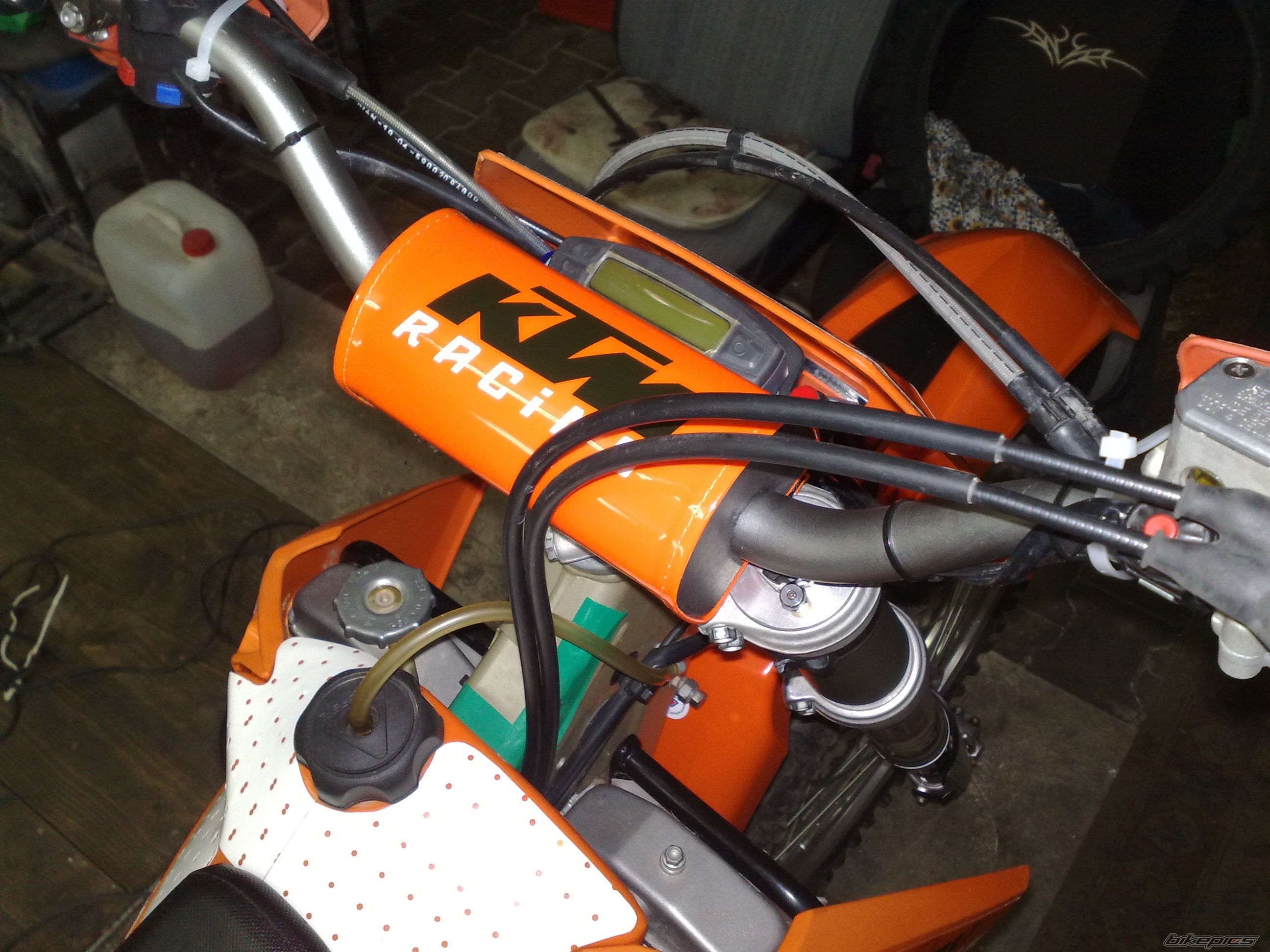 Photo 1616960